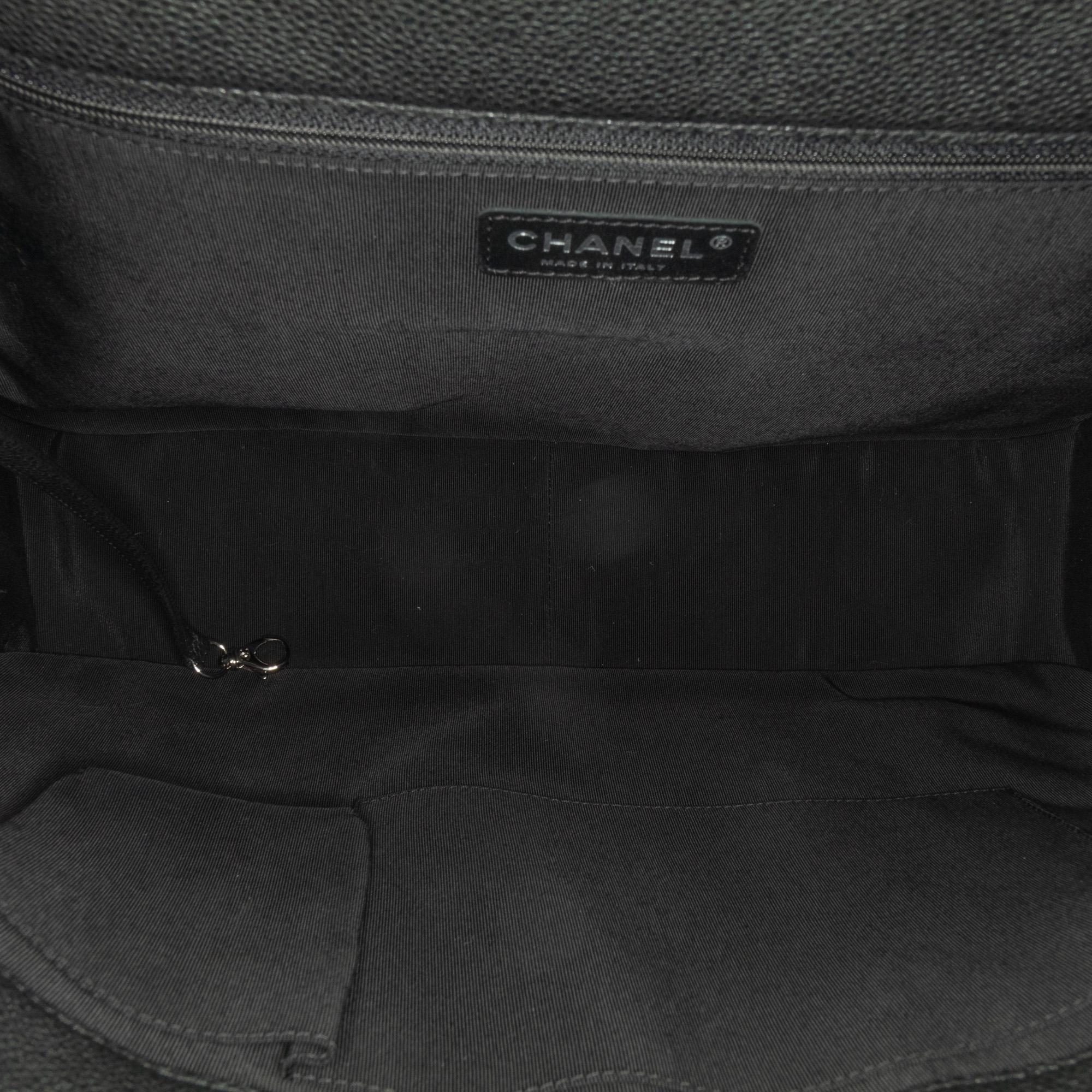 Chanel Large Caviar Flap Shopping Tote (SHG-UY8l1Y)