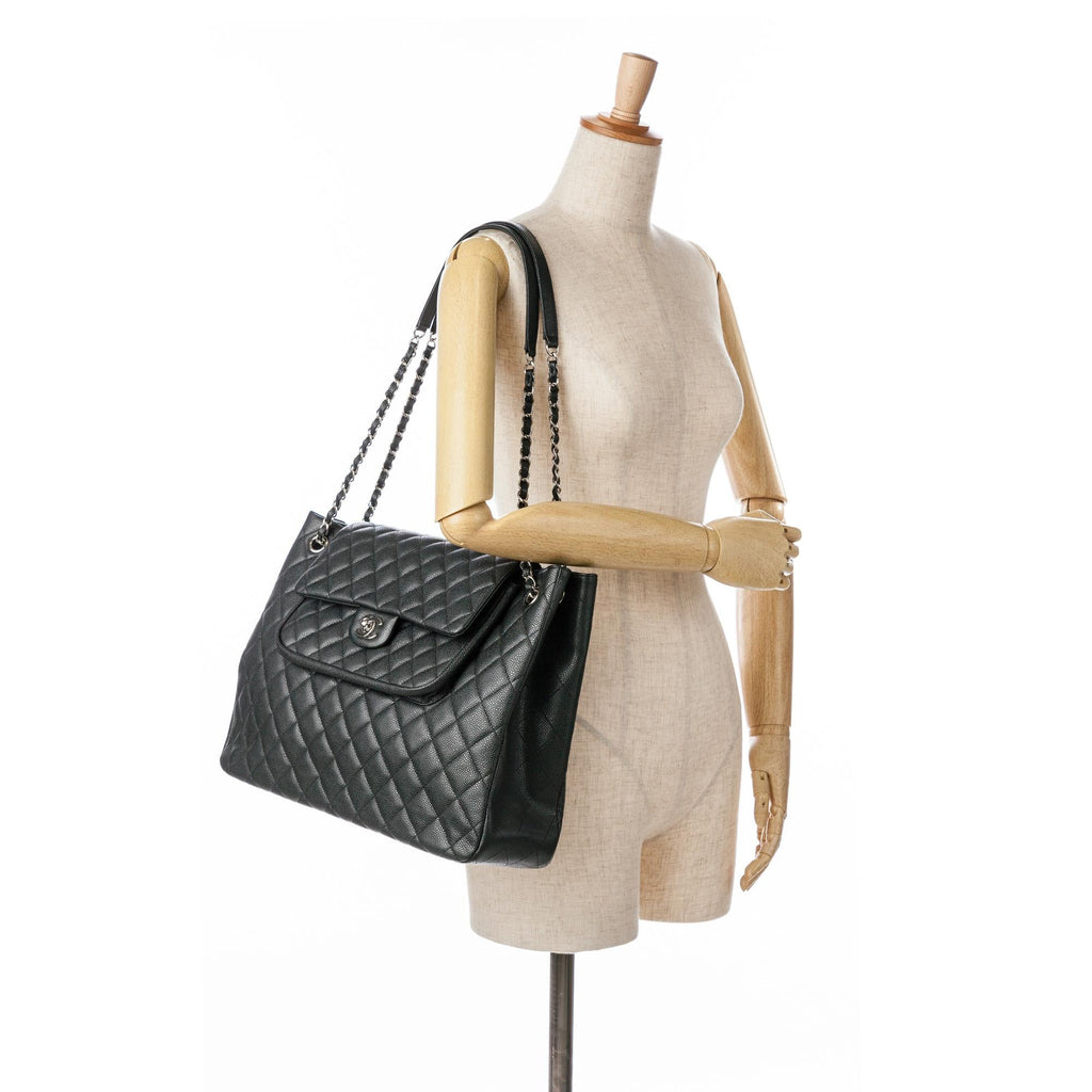 Chanel Large Caviar Flap Shopping Tote (SHG-UY8l1Y)