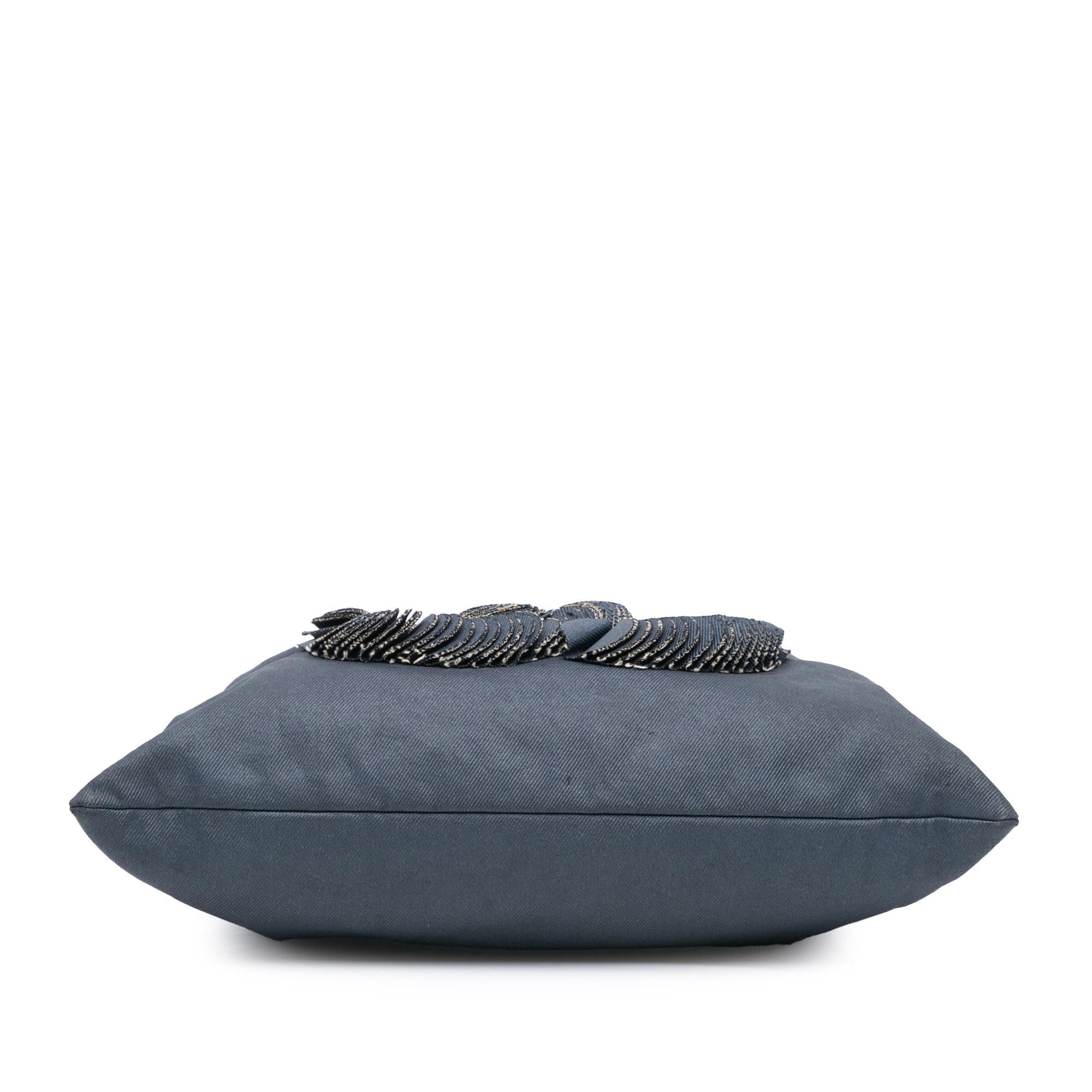 Chanel Large Denim CC Disc Bon Bon Tote (SHG-AAS4iI)