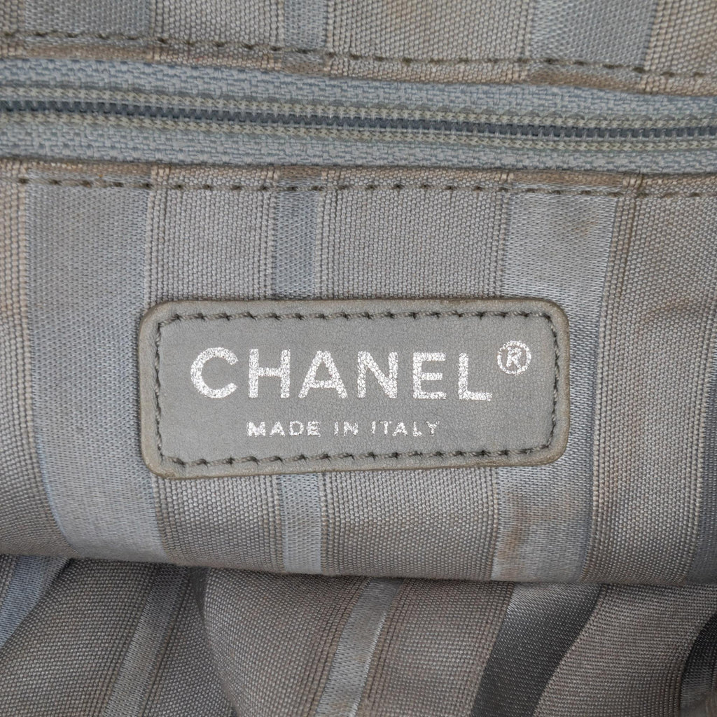 Chanel Large Denim CC Disc Bon Bon Tote (SHG-AAS4iI)