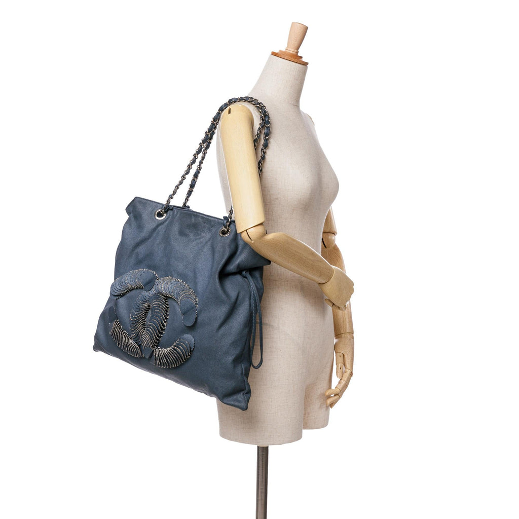 Chanel Large Denim CC Disc Bon Bon Tote (SHG-AAS4iI)