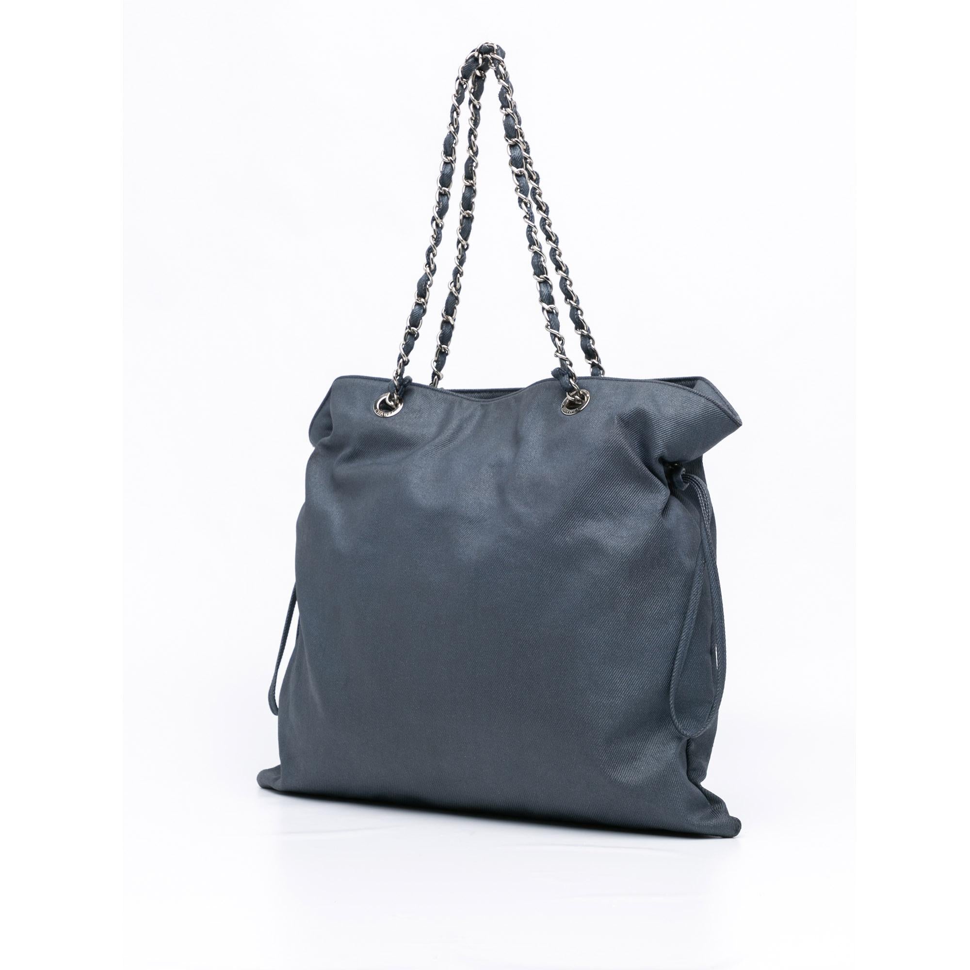 Chanel Large Denim CC Disc Bon Bon Tote (SHG-AAS4iI)