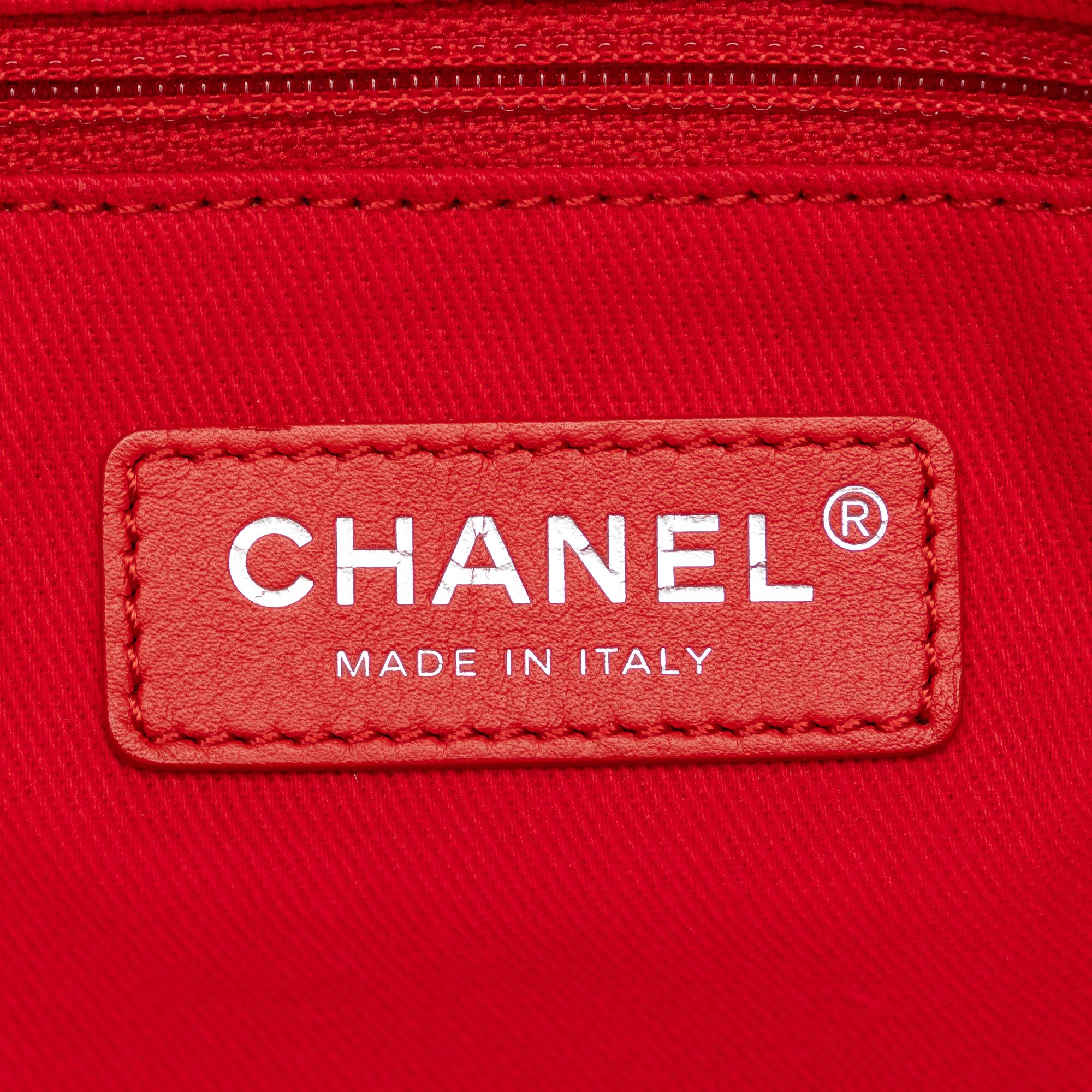 Chanel Large Double Face Shopping Tote (SHG-glNdPI)