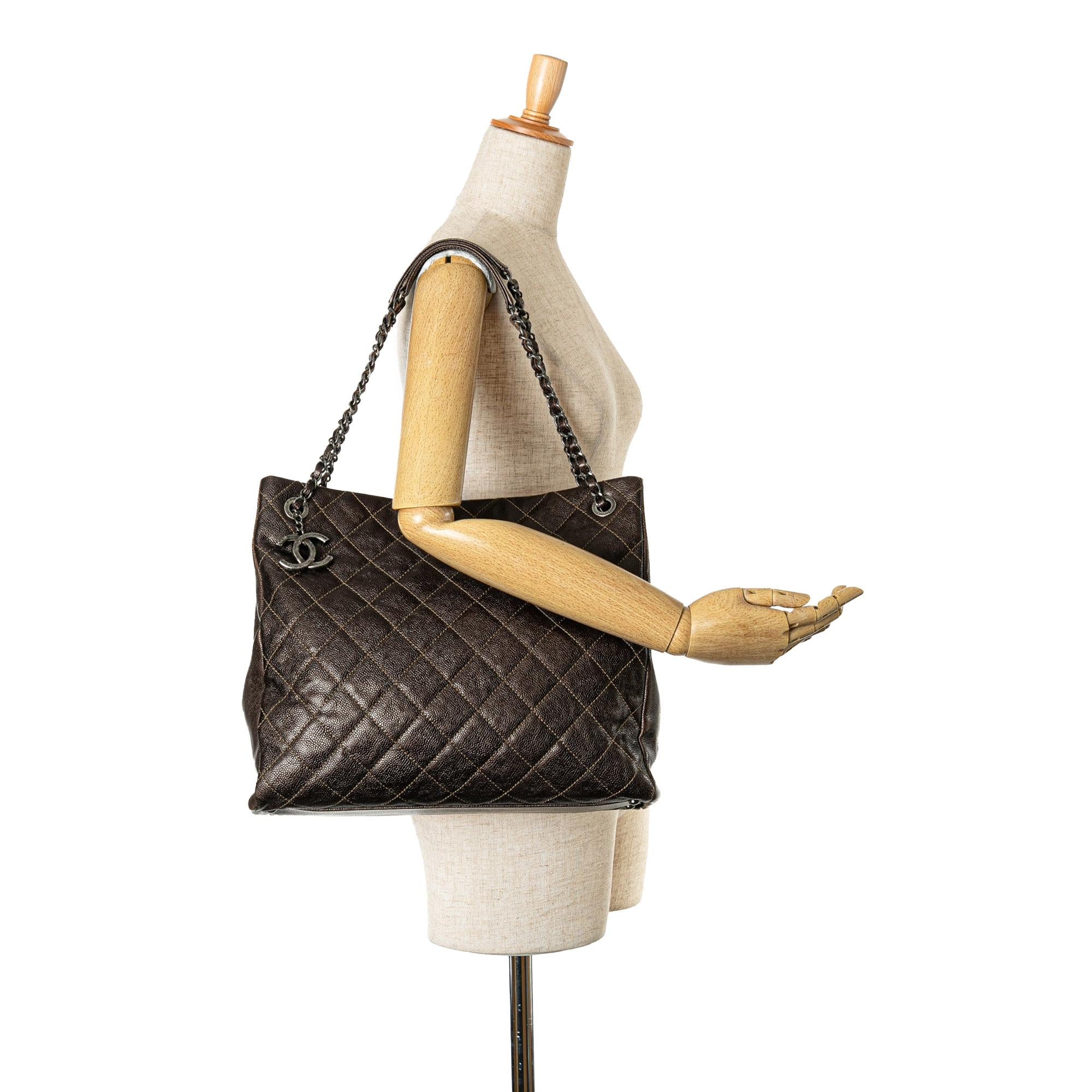 Chanel Large Iridescent Caviar Chic Shopping Tote (SHG-jHn5e8)