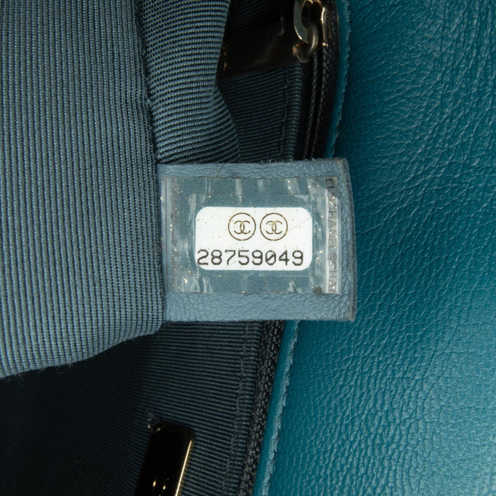 Chanel Large Lambskin 19 Flap (SHG-olIAoj)