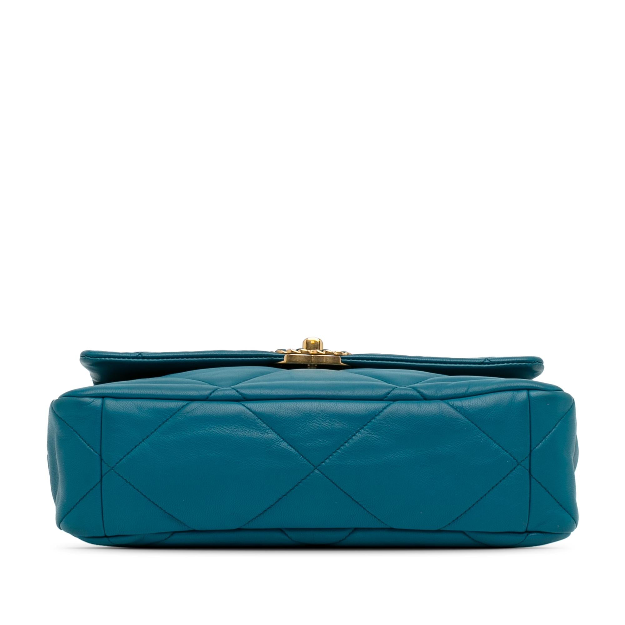 Chanel Large Lambskin 19 Flap (SHG-olIAoj)