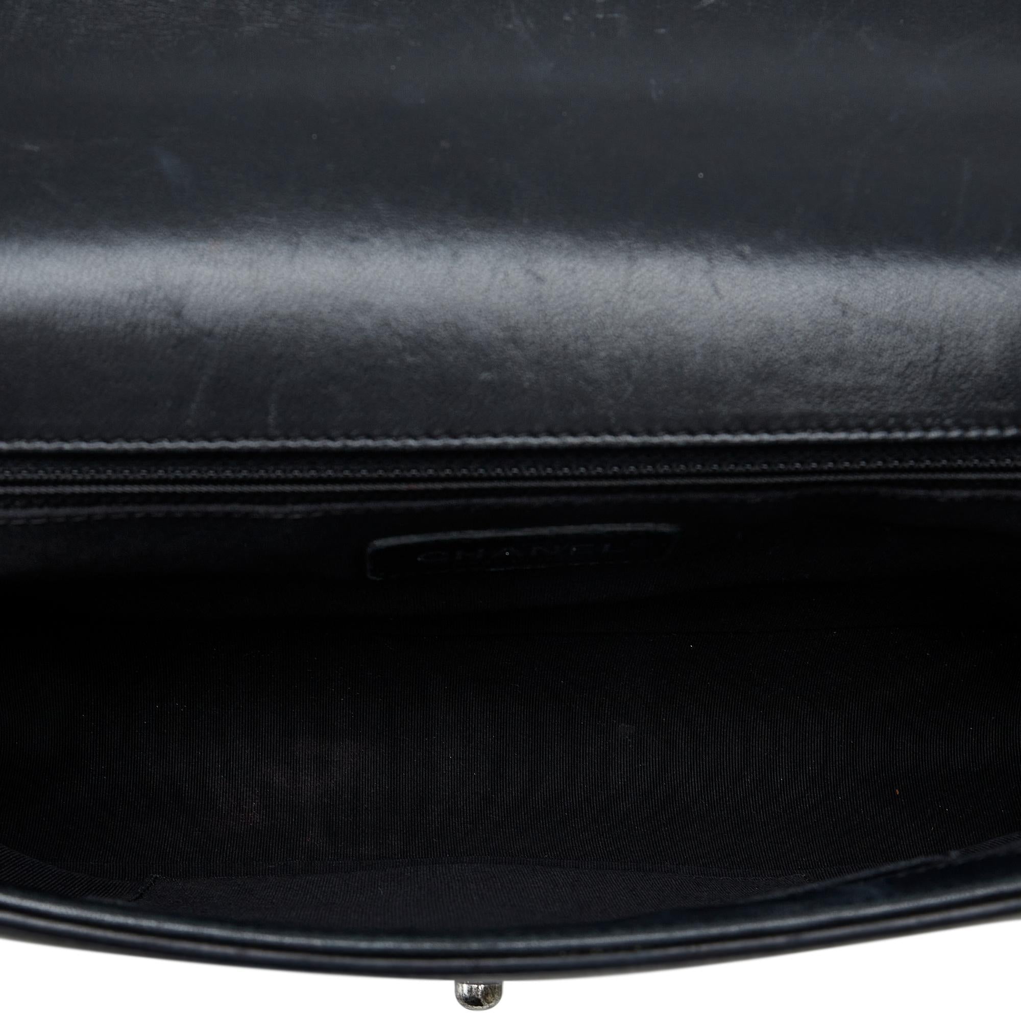 Chanel Large Lambskin Boy Bag (SHG-suBMpB)