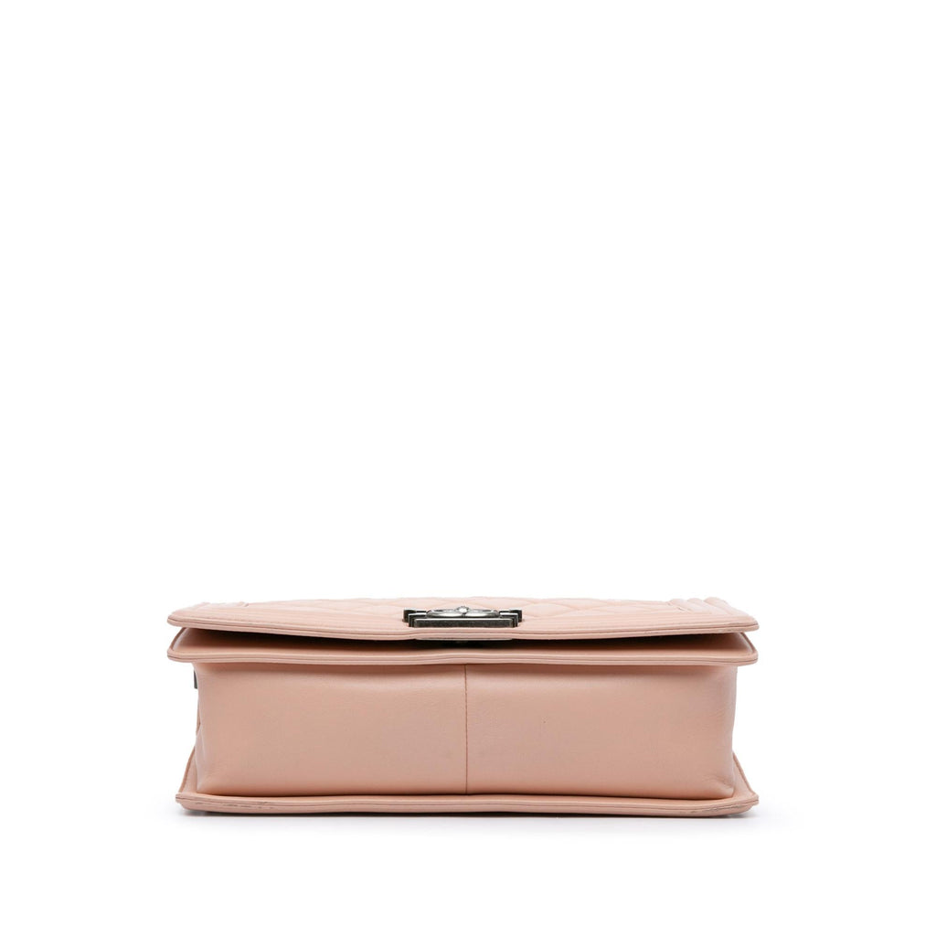 Chanel Large Lambskin Boy Bag (SHG-YhpJTh)