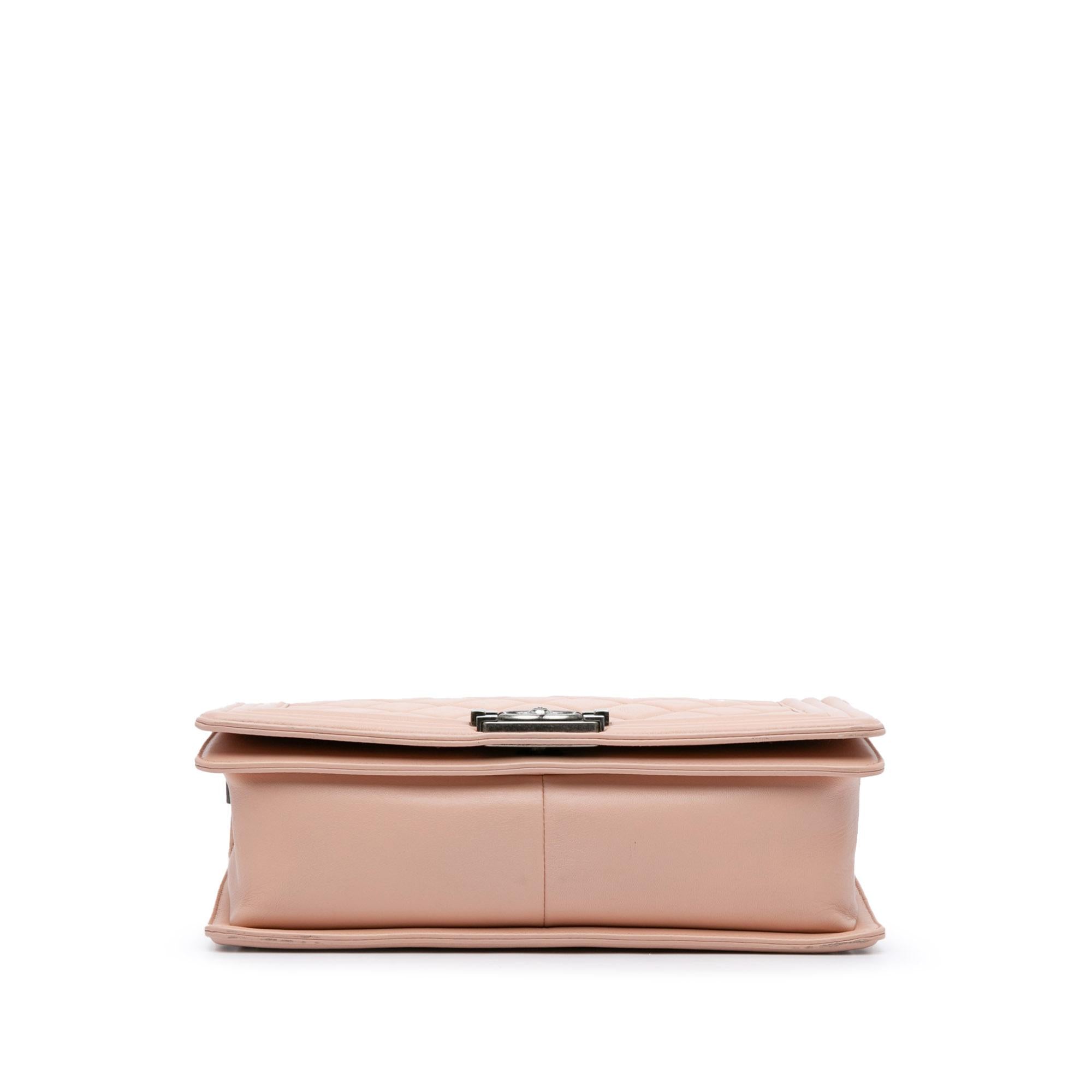 Chanel Large Lambskin Boy Bag (SHG-YhpJTh)