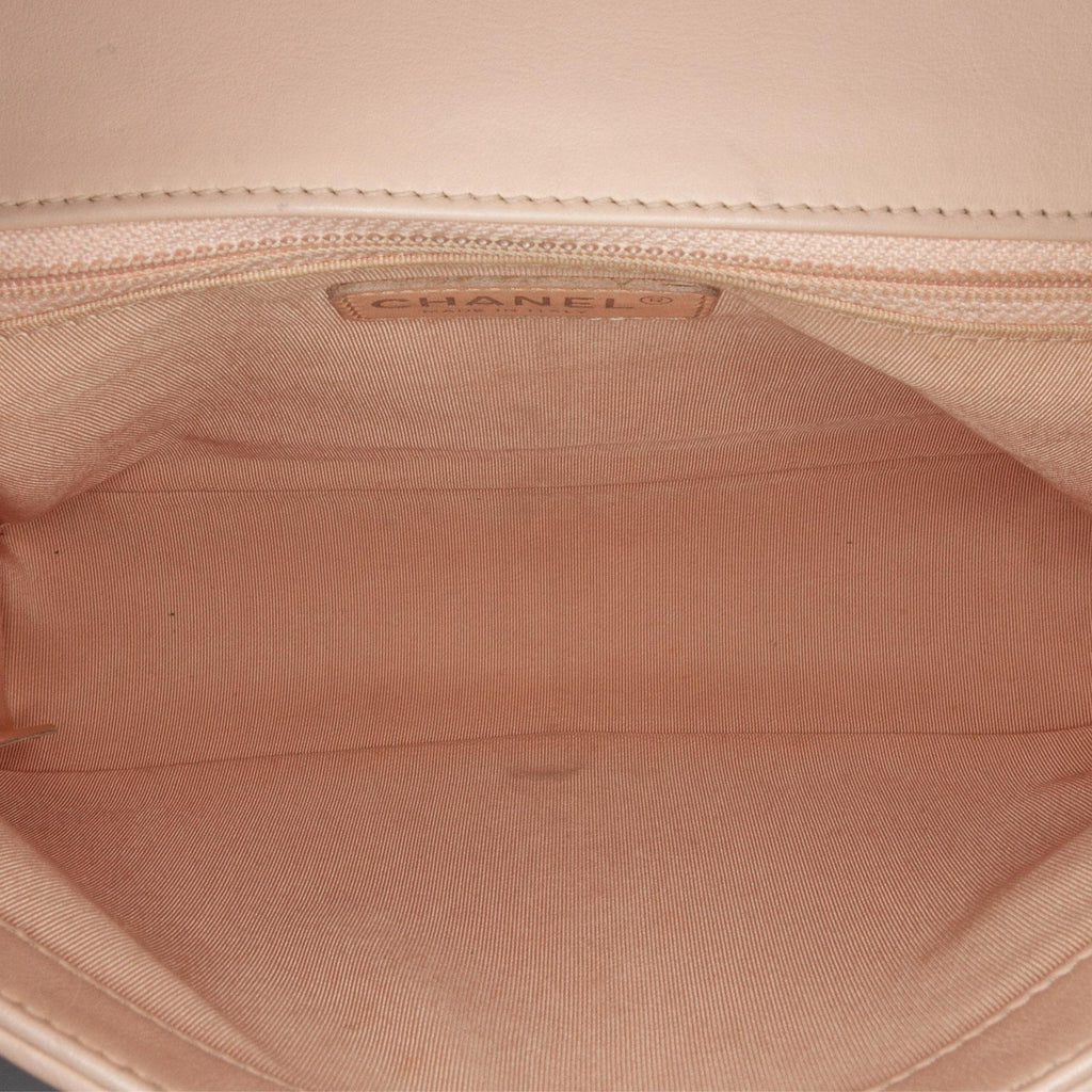 Chanel Large Lambskin Boy Bag (SHG-YhpJTh)