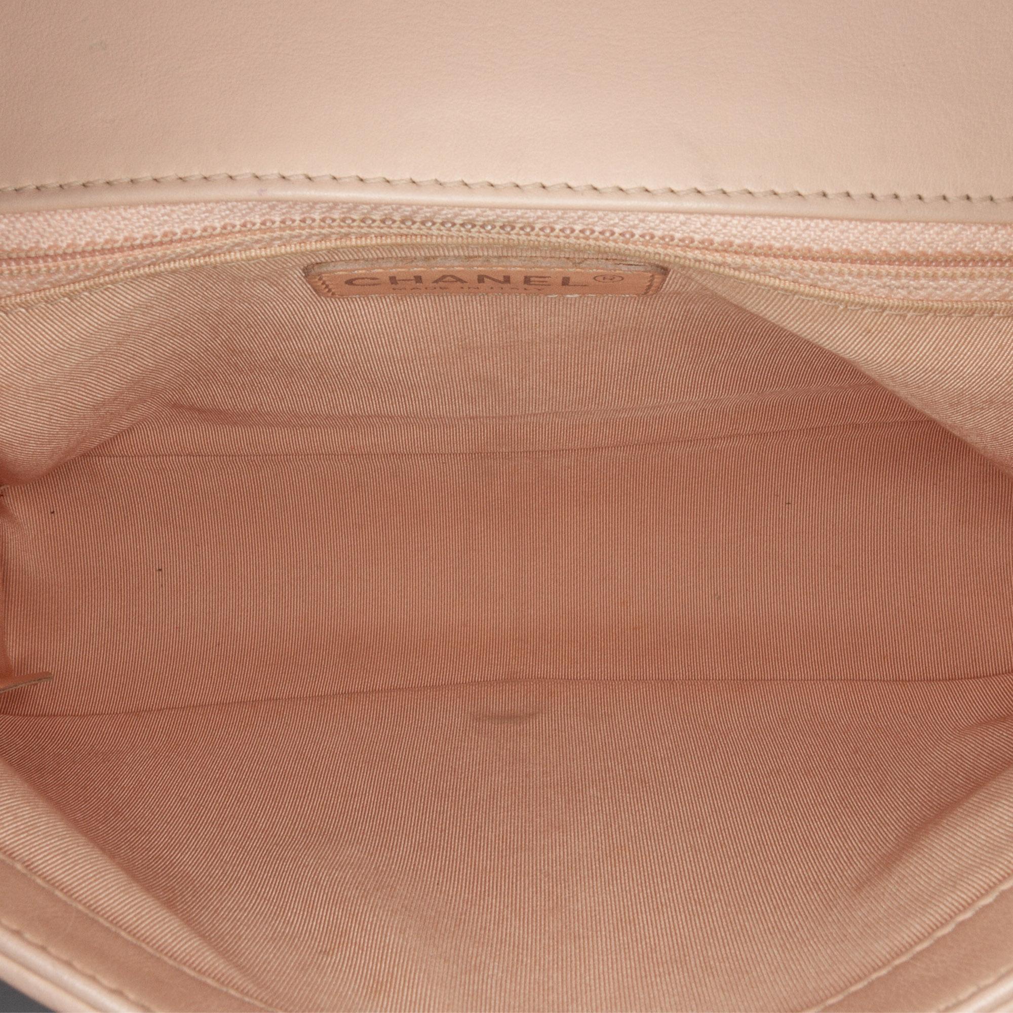 Chanel Large Lambskin Boy Bag (SHG-YhpJTh)