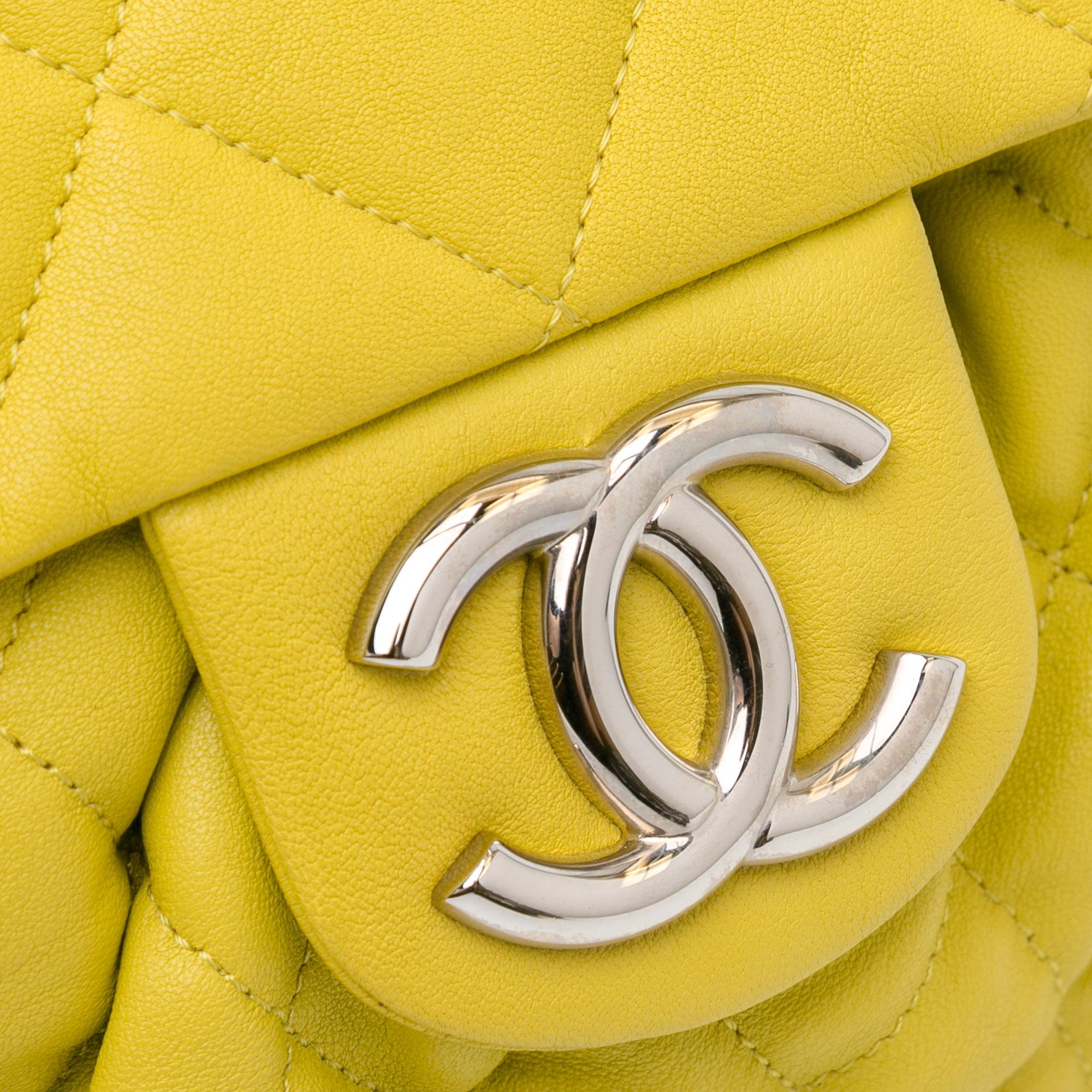 Chanel Large Lambskin Chain Around Flap (SHG-XF6XZl)