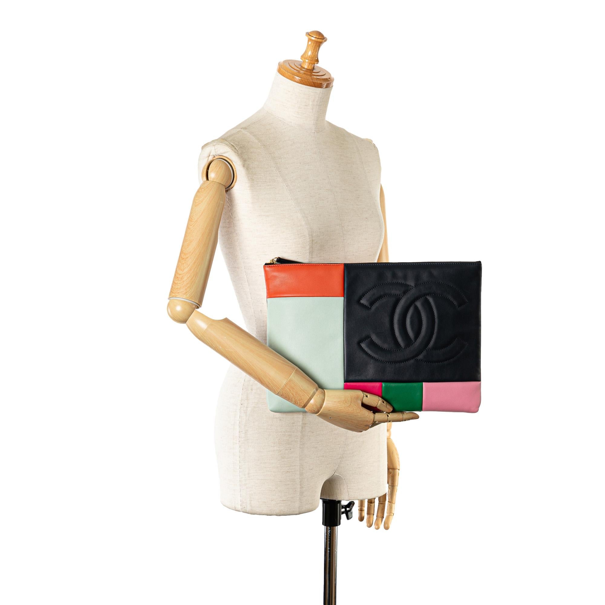 Chanel Large Lambskin Colorblock Patchwork O Case (SHG-sUlH9O)