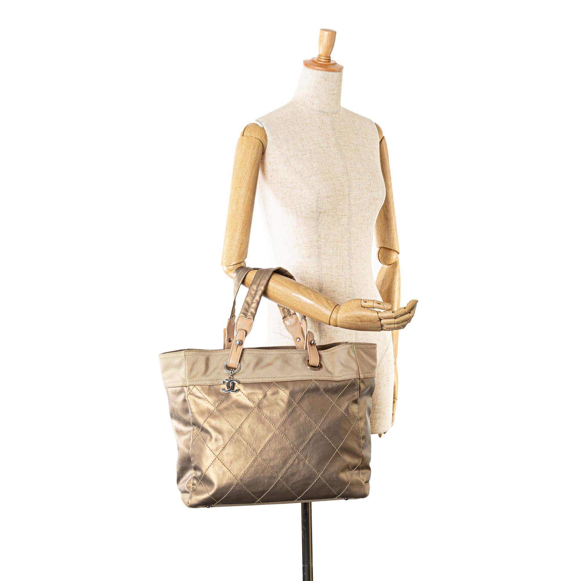 Chanel Large Paris Biarritz Tote (SHG-Uoj0gx)