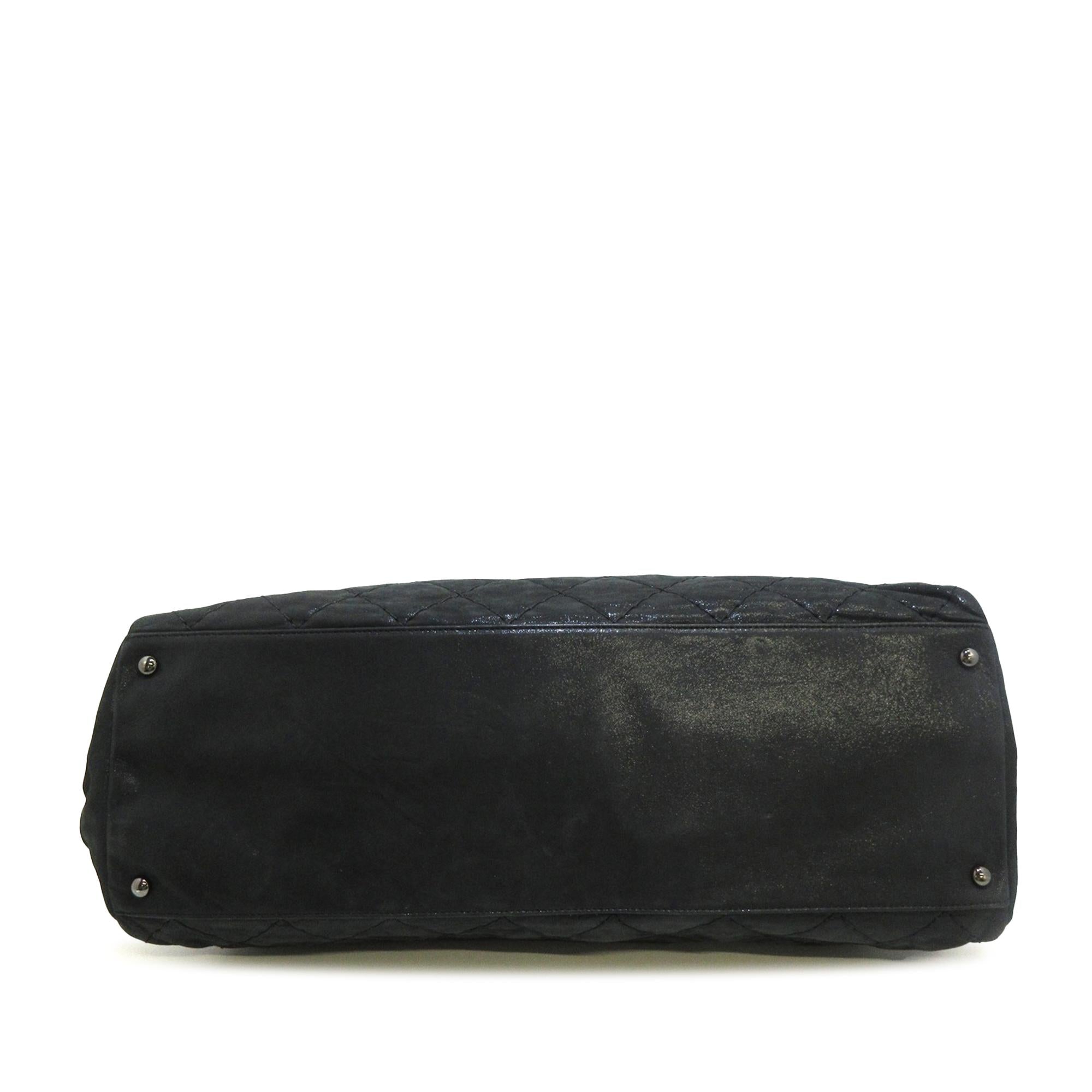 Chanel Large Quilted Iridescent Calfskin Just Mademoiselle (SHG-DQ0Wzz)