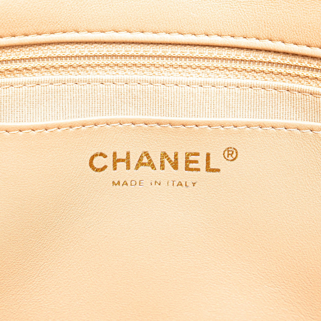 Chanel Large Quilted Lambskin Funky Town Flap (SHG-EOFWXo)