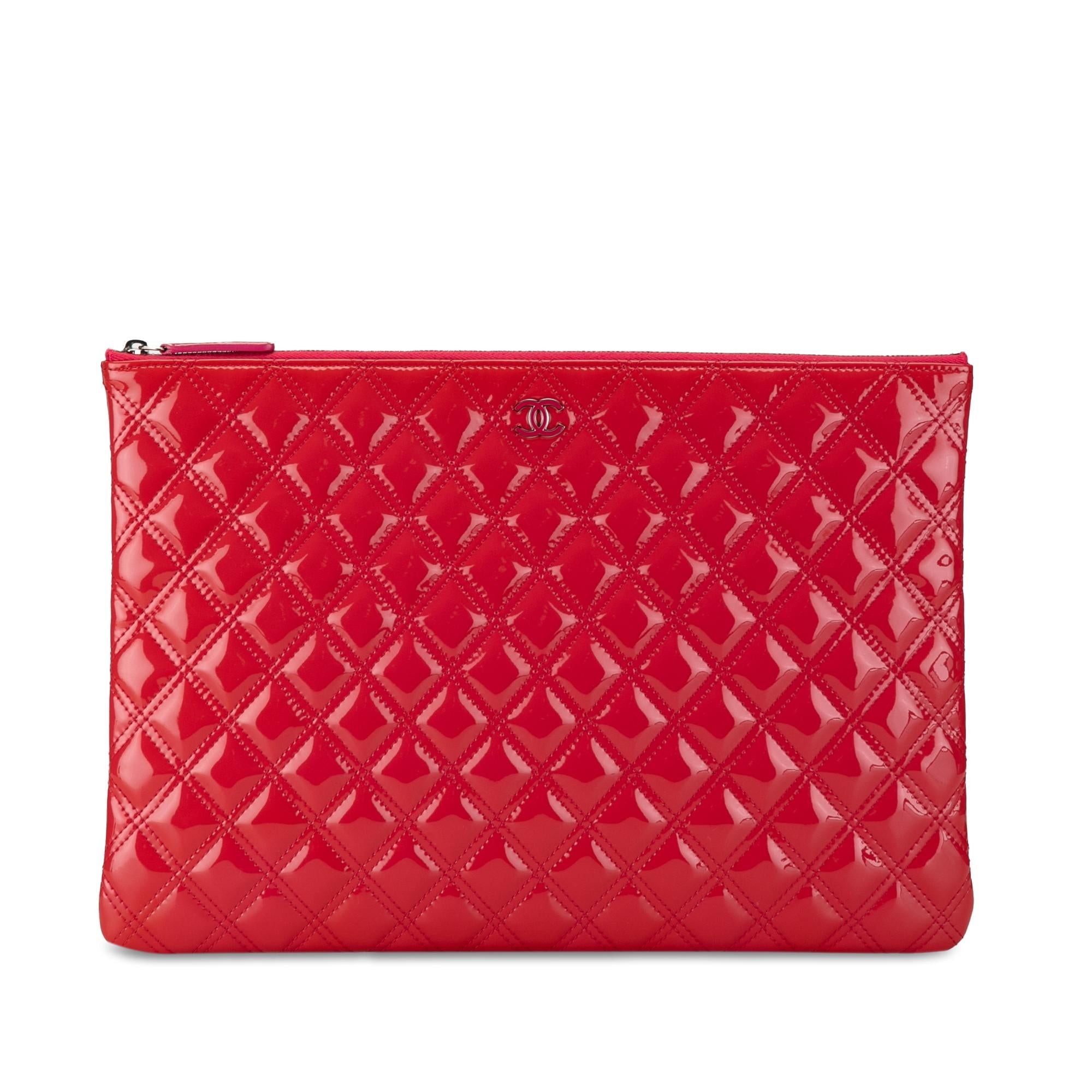 Chanel Large Quilted Patent Leather O Case Clutch (SHG-5Pt1t3)