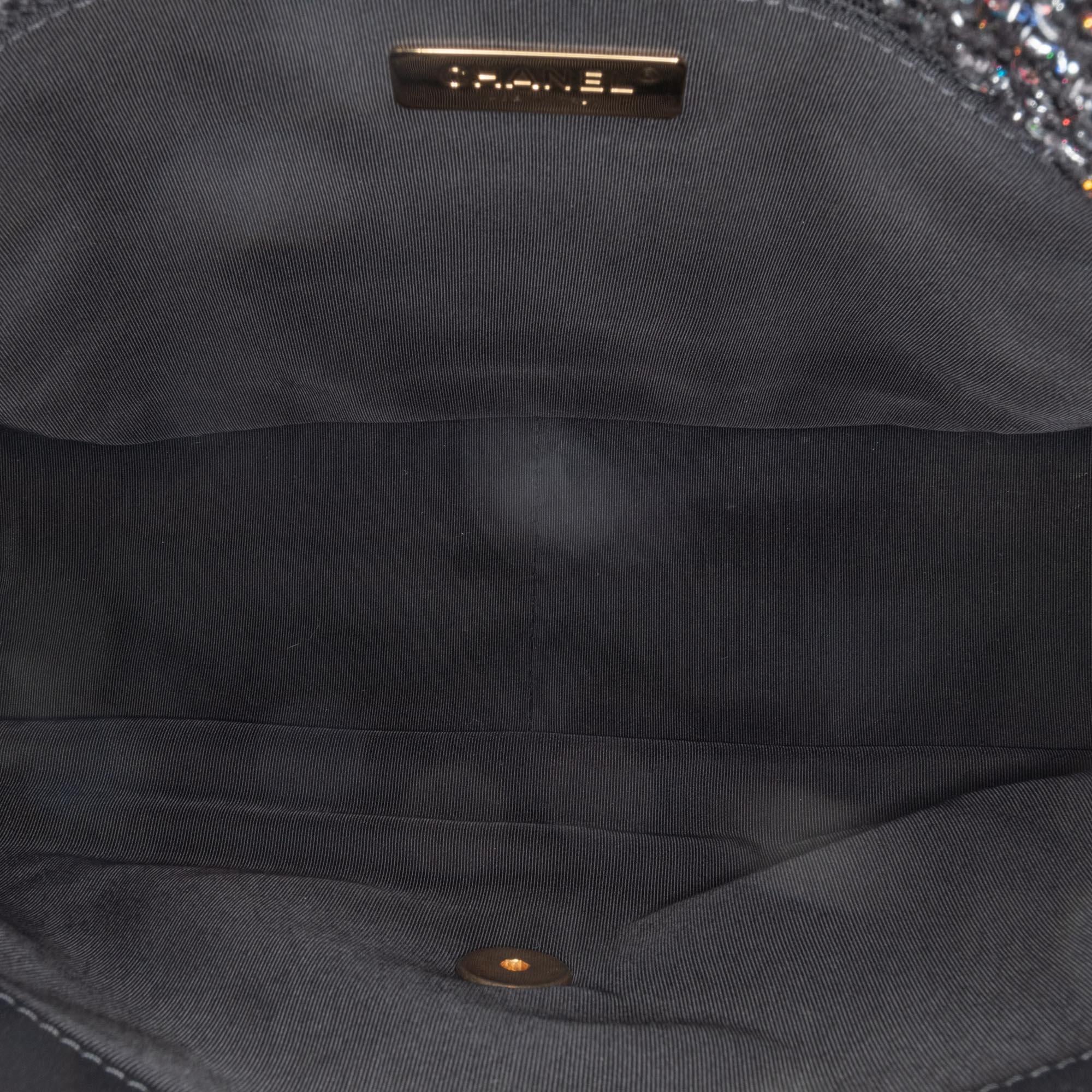 Chanel Large Tweed 19 Flap (SHG-XMDikb)