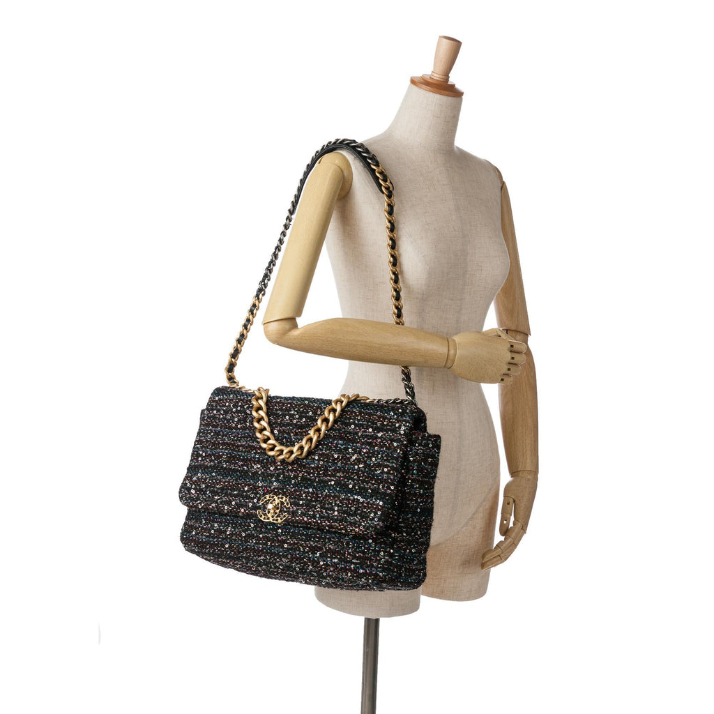 Chanel Large Tweed 19 Flap (SHG-XMDikb)
