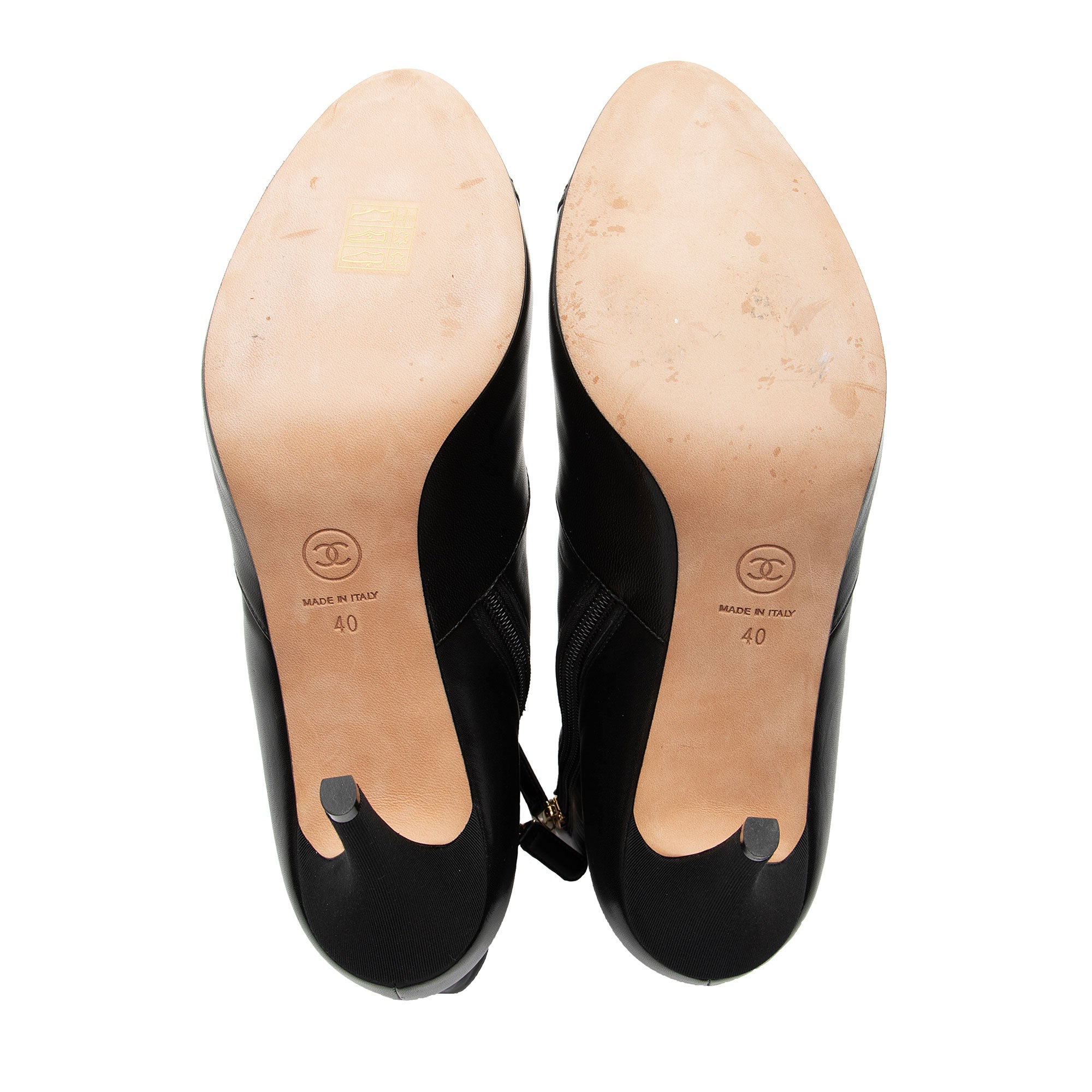 Chanel Leather Grosgrain CC Cap Toe Booties - Size 10 / 40 (SHF-dvns34)