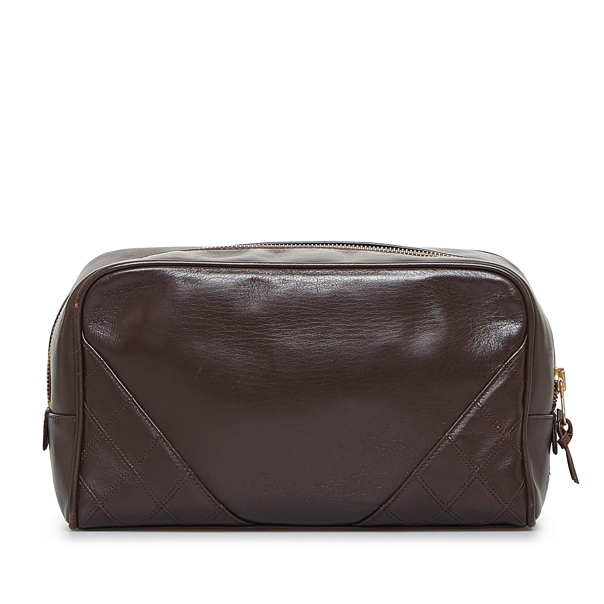 Chanel Leather Pouch (SHG-pa4YMp)