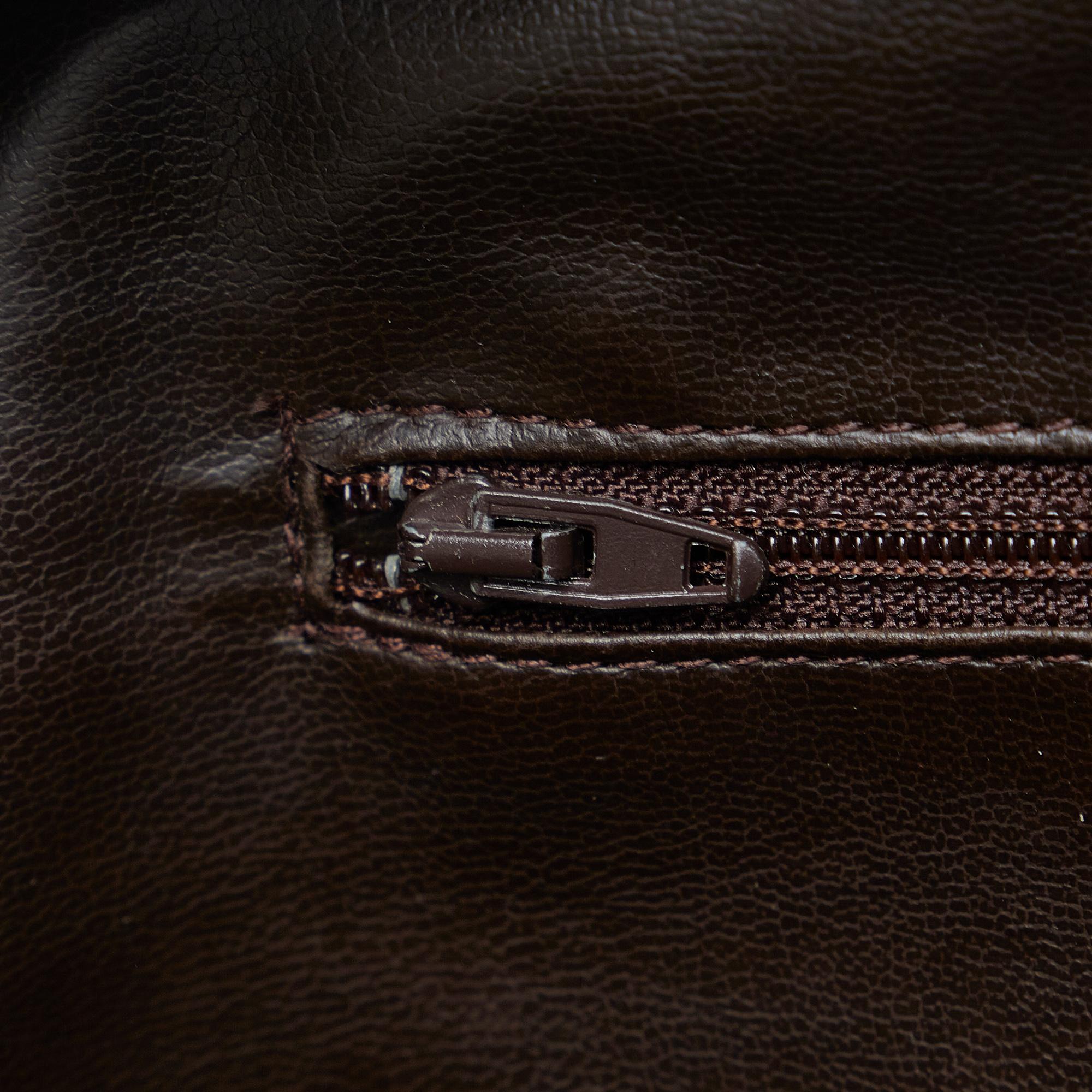 Chanel Leather Pouch (SHG-pa4YMp)