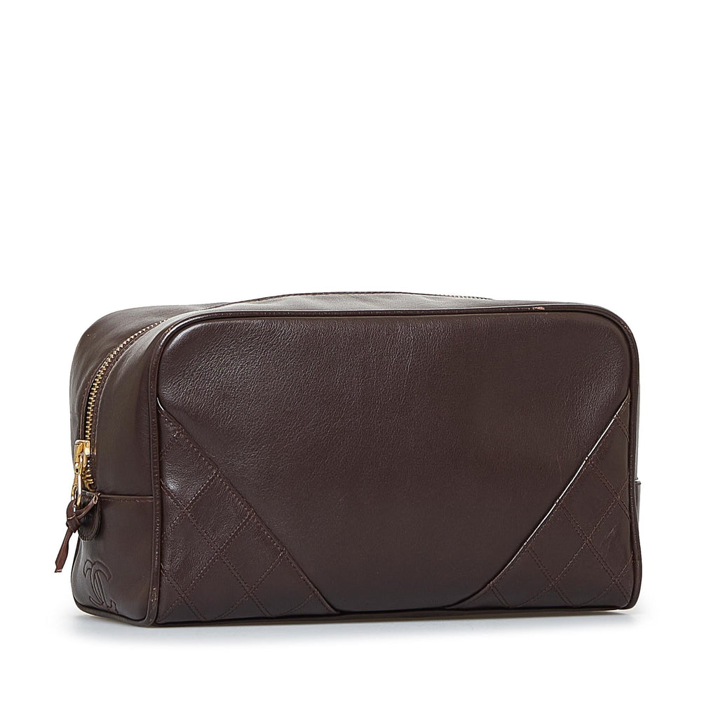 Chanel Leather Pouch (SHG-pa4YMp)