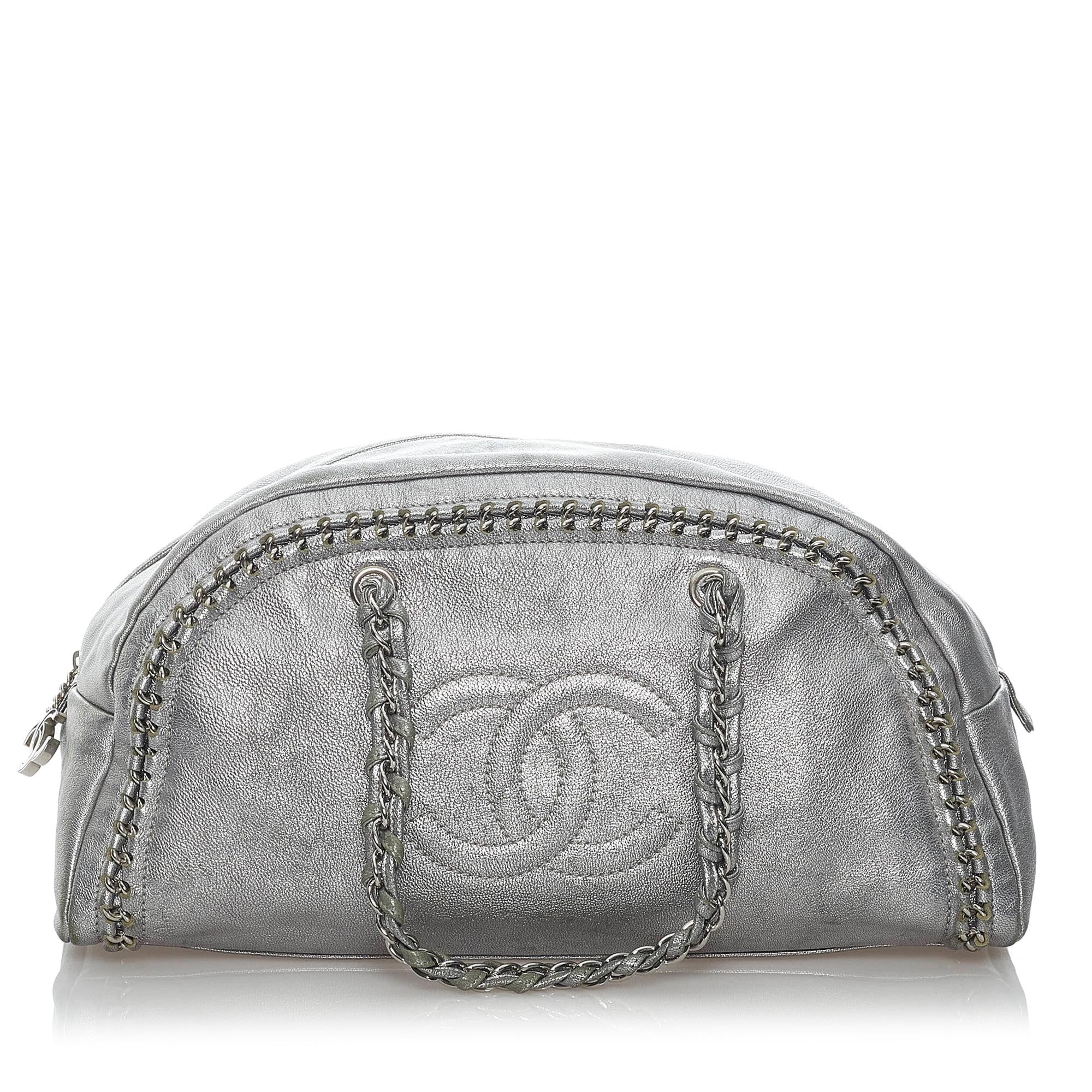 Chanel Luxe Ligne Leather Handbag (SHG-32626)