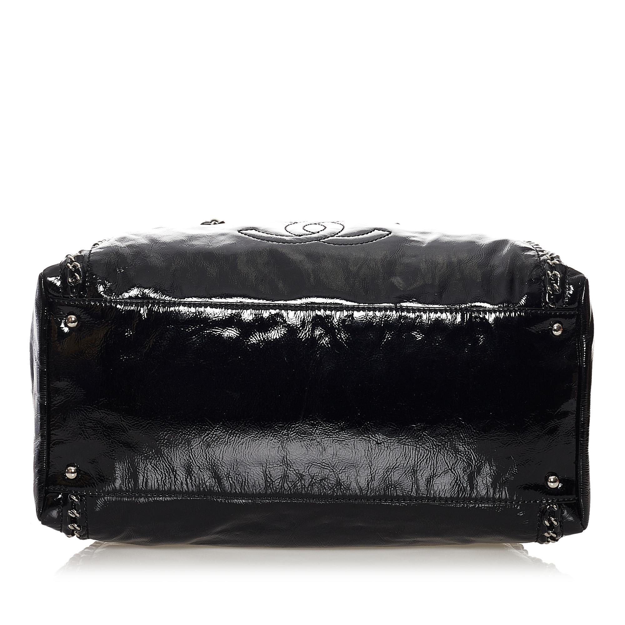 Chanel Luxe Ligne Patent Leather Tote Bag (SHG-33669)