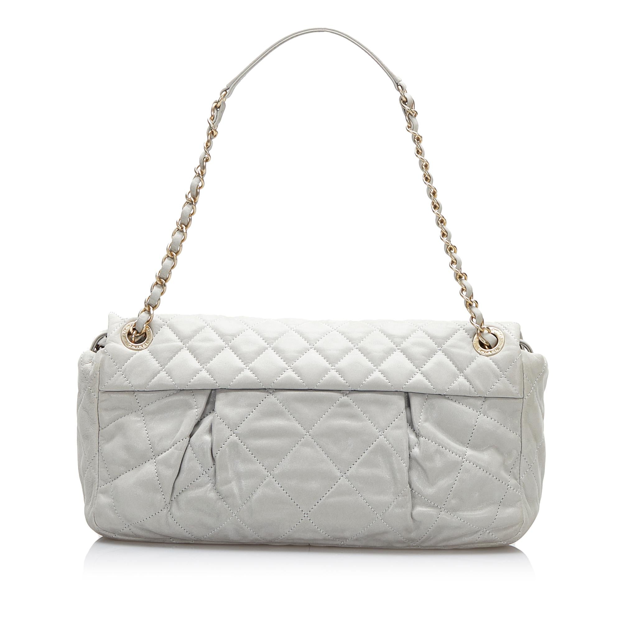 Chanel Matelasse Easy Shoulder Bag (SHG-AhFlRg)