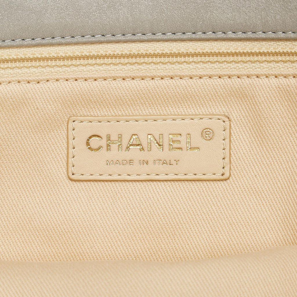 Chanel Matelasse Easy Shoulder Bag (SHG-AhFlRg)