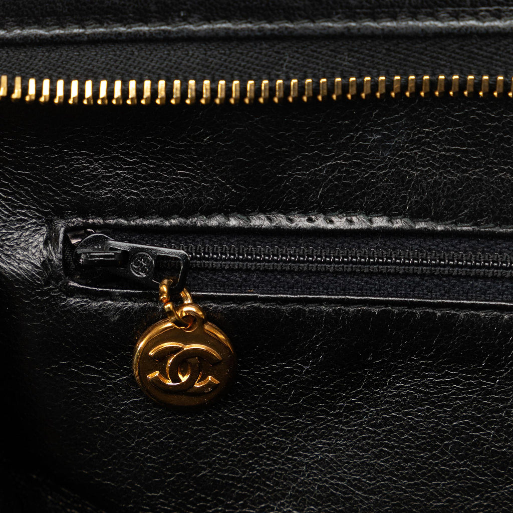 Chanel Matelasse Lambskin Leather Shoulder Bag (SHG-pt26br)