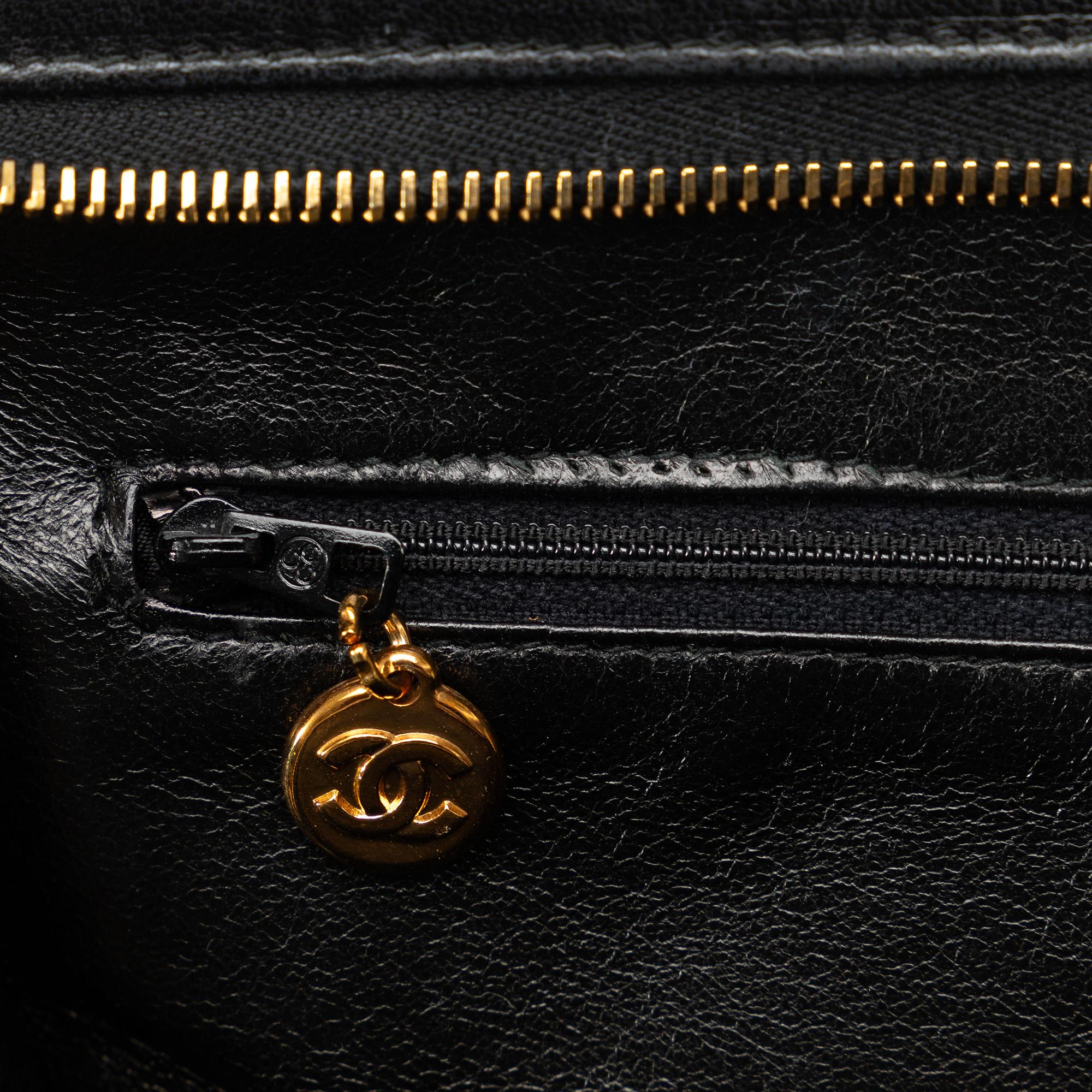 Chanel Matelasse Lambskin Leather Shoulder Bag (SHG-pt26br)