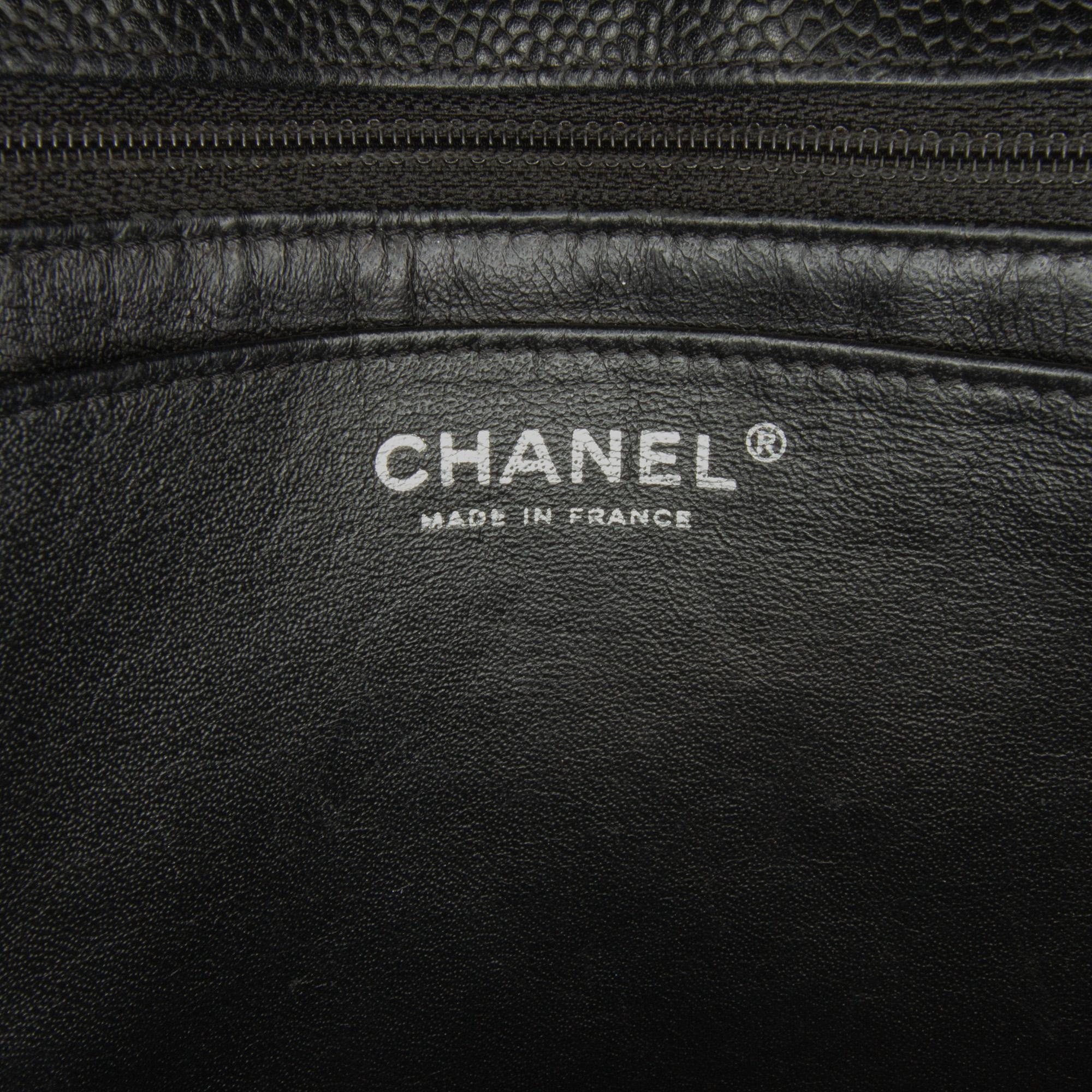 Chanel Maxi Classic Caviar Single Flap (SHG-QSdaKq)
