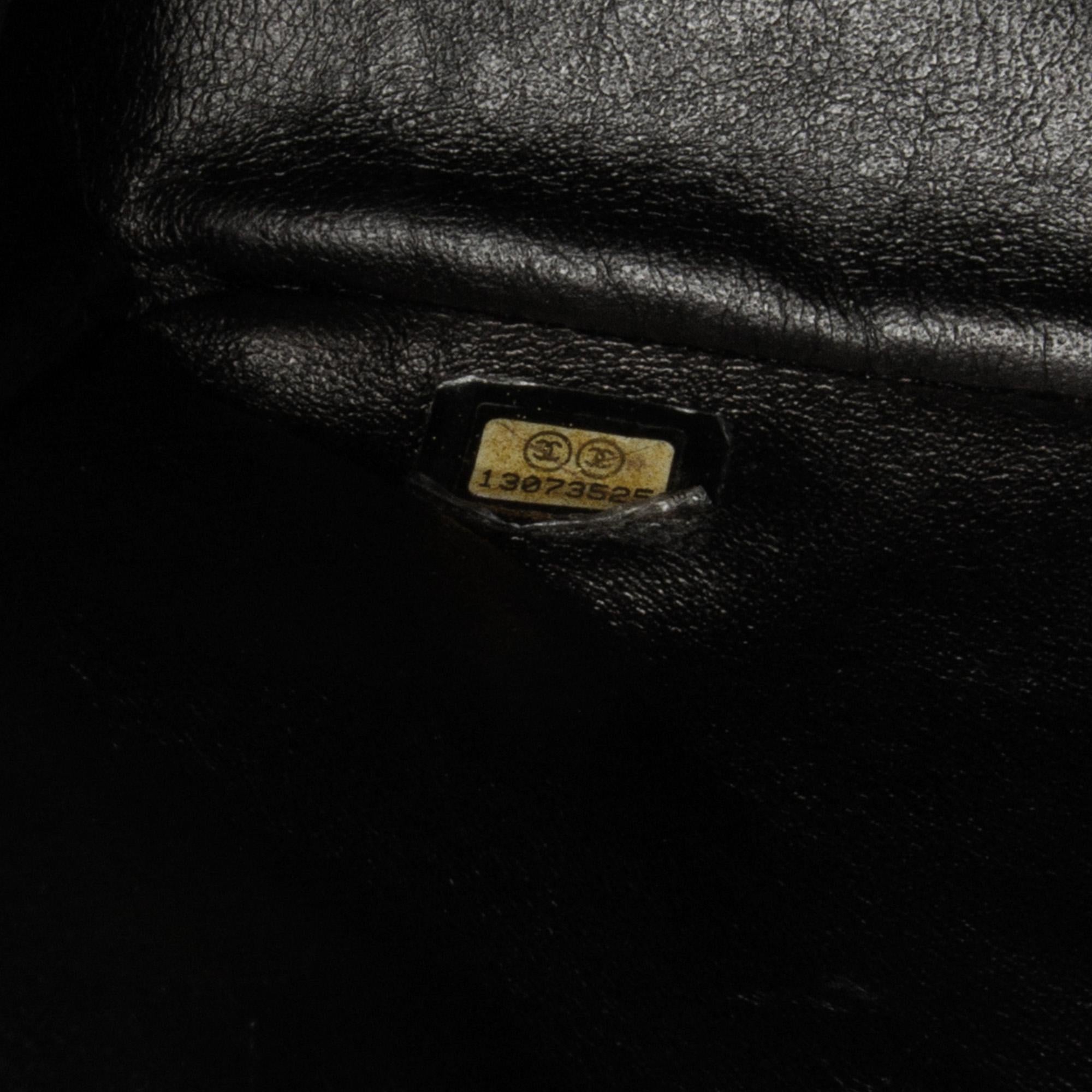 Chanel Maxi Classic Caviar Single Flap (SHG-QSdaKq)