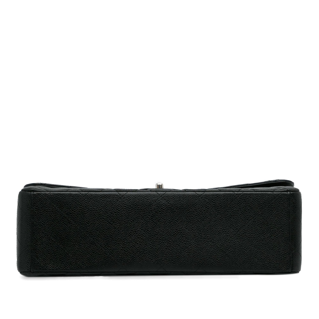 Chanel Maxi Classic Caviar Single Flap (SHG-QSdaKq)