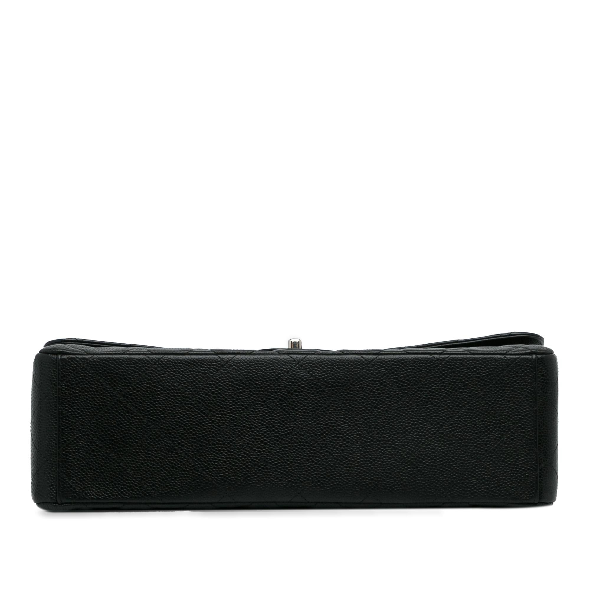 Chanel Maxi Classic Caviar Single Flap (SHG-QSdaKq)