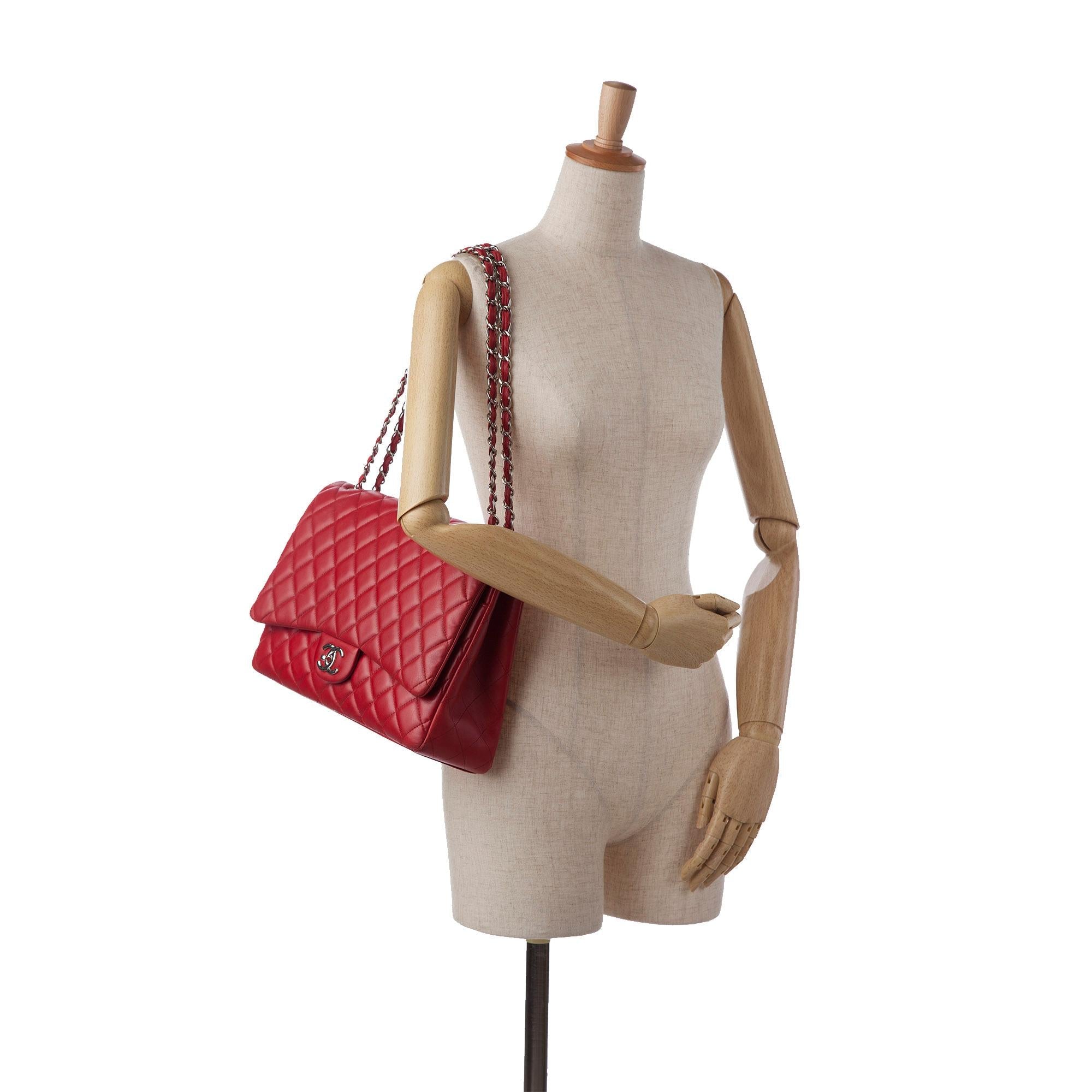 Chanel Maxi Classic Lambskin Double Flap (SHG-HFLZlT)