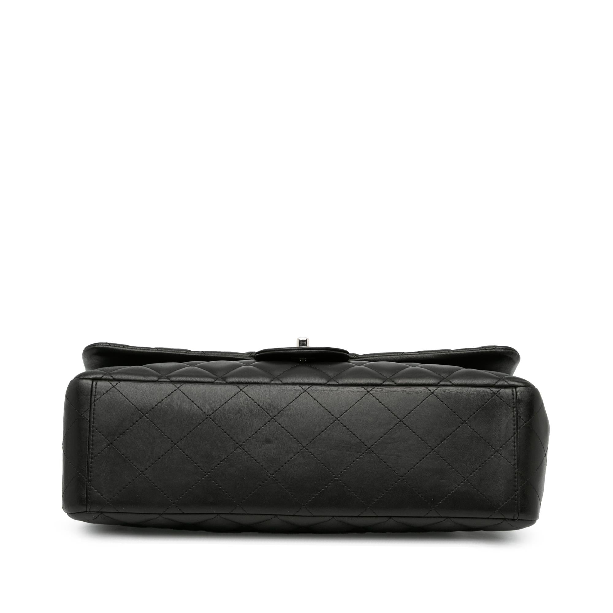 Chanel Maxi Classic Lambskin Double Flap (SHG-5E7enw)