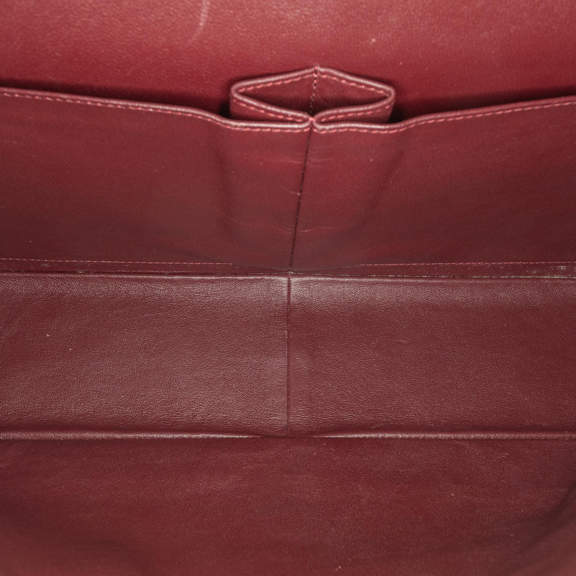 Chanel Maxi Classic Lambskin Double Flap (SHG-5E7enw)