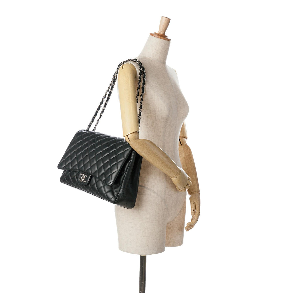 Chanel Maxi Classic Lambskin Double Flap (SHG-5E7enw)