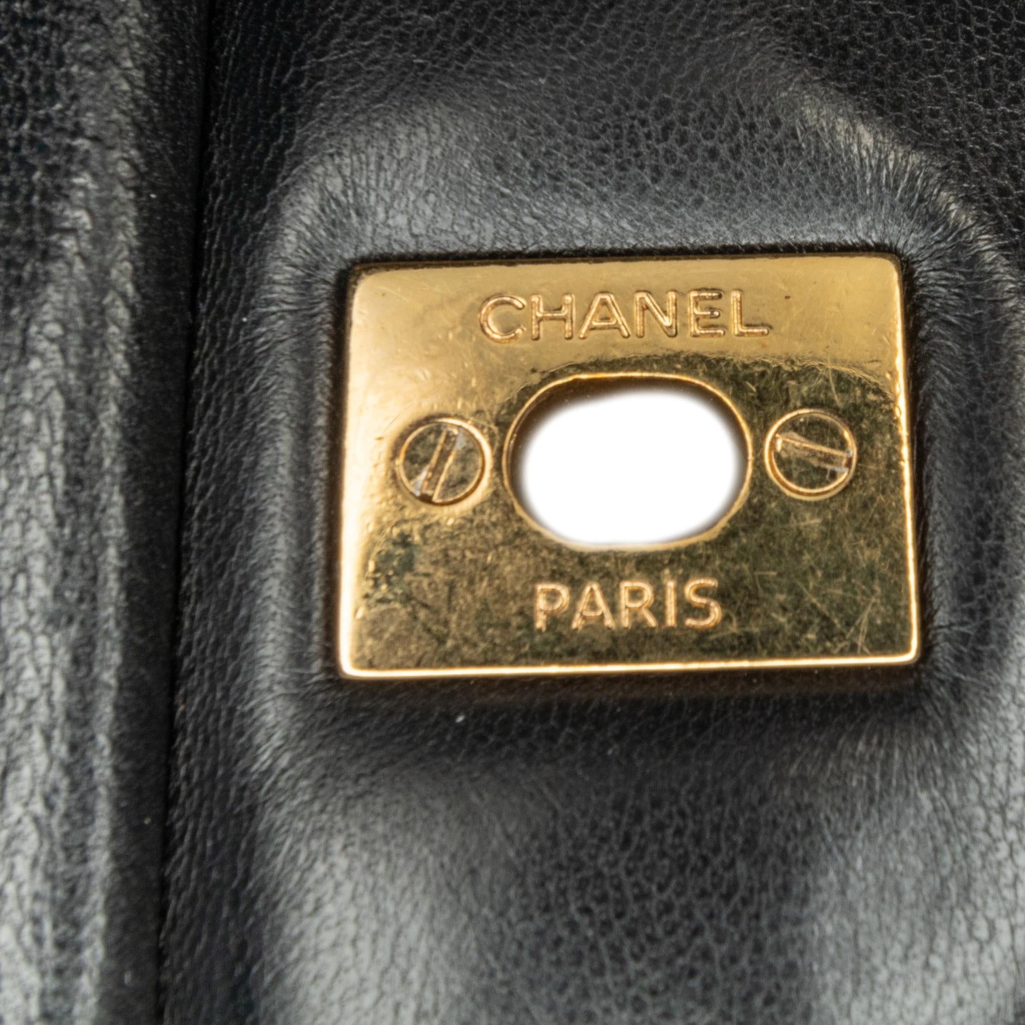 Chanel Maxi Classic Lambskin Double Flap (SHG-UilY6L)