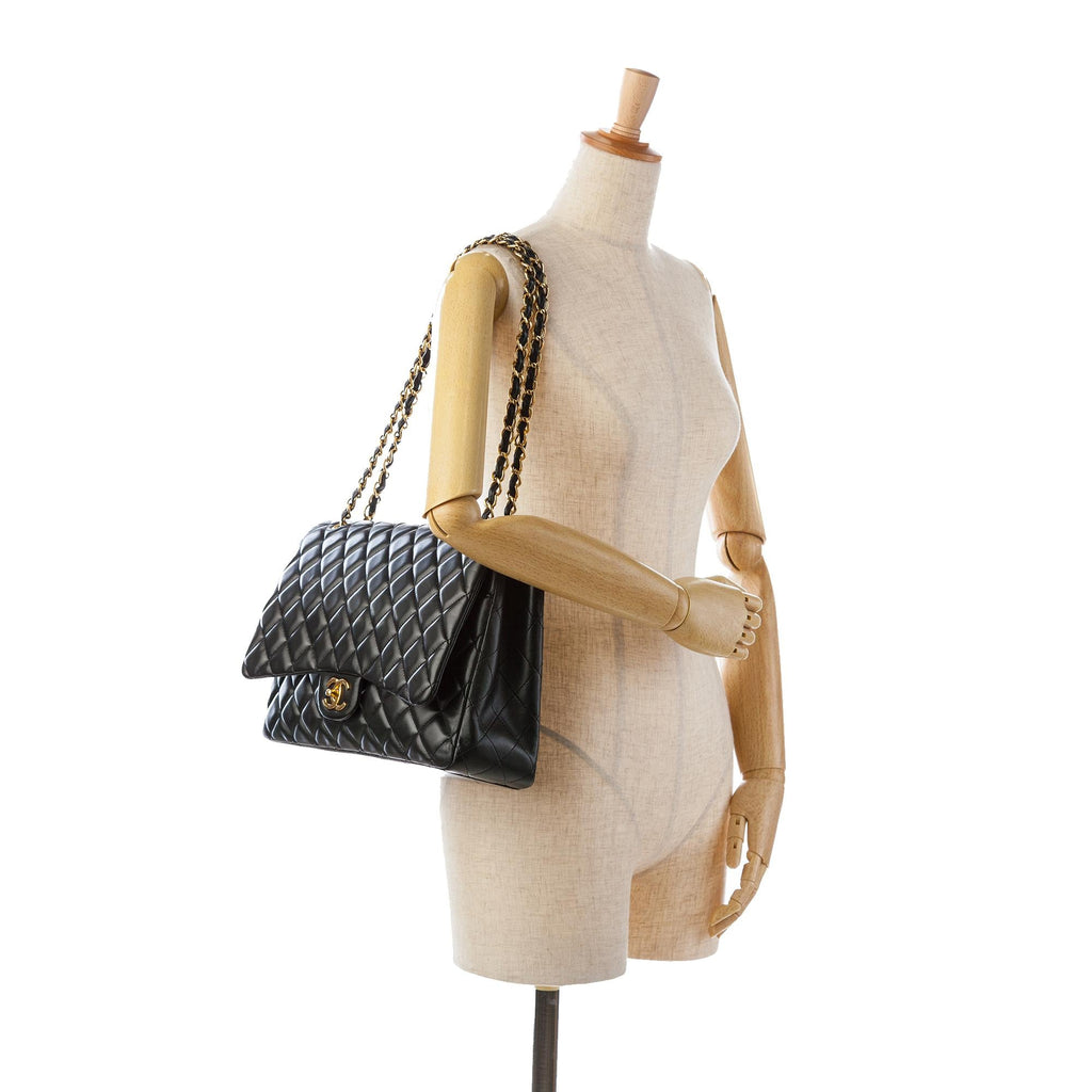 Chanel Maxi Classic Lambskin Double Flap (SHG-UilY6L)