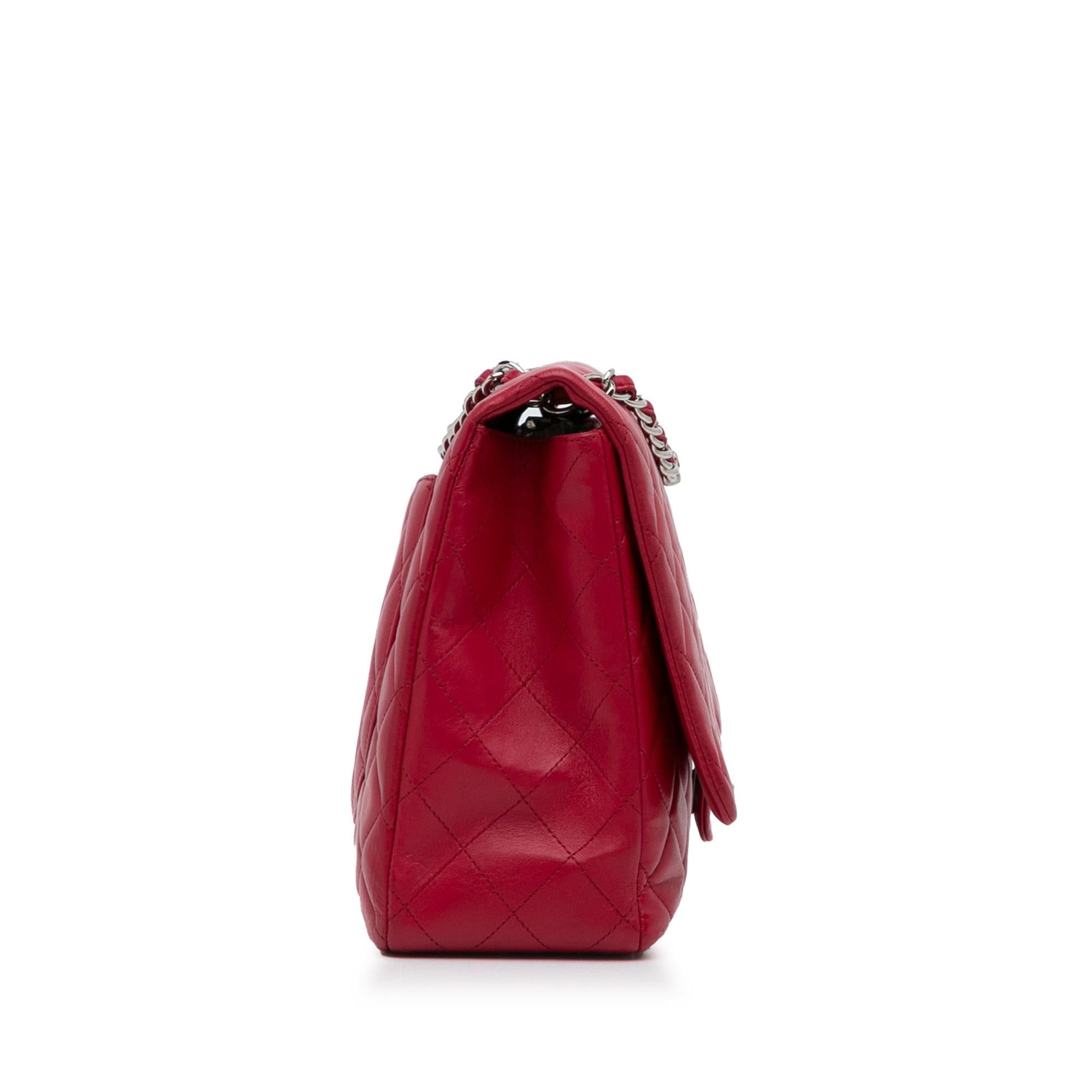 Chanel Maxi Classic Lambskin Single Flap (SHG-xV8Ciu)
