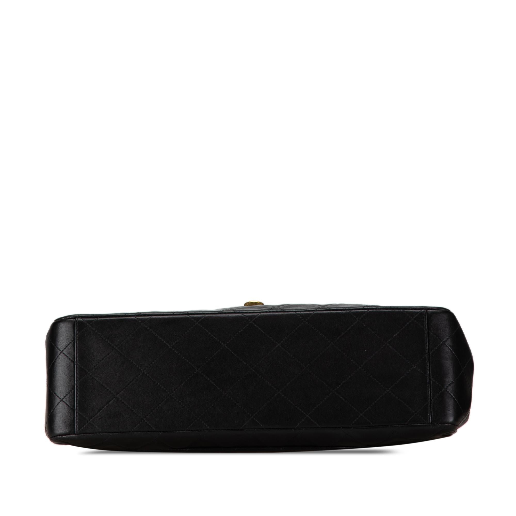 Chanel Maxi Classic Lambskin Single Flap (SHG-kQKahZ)