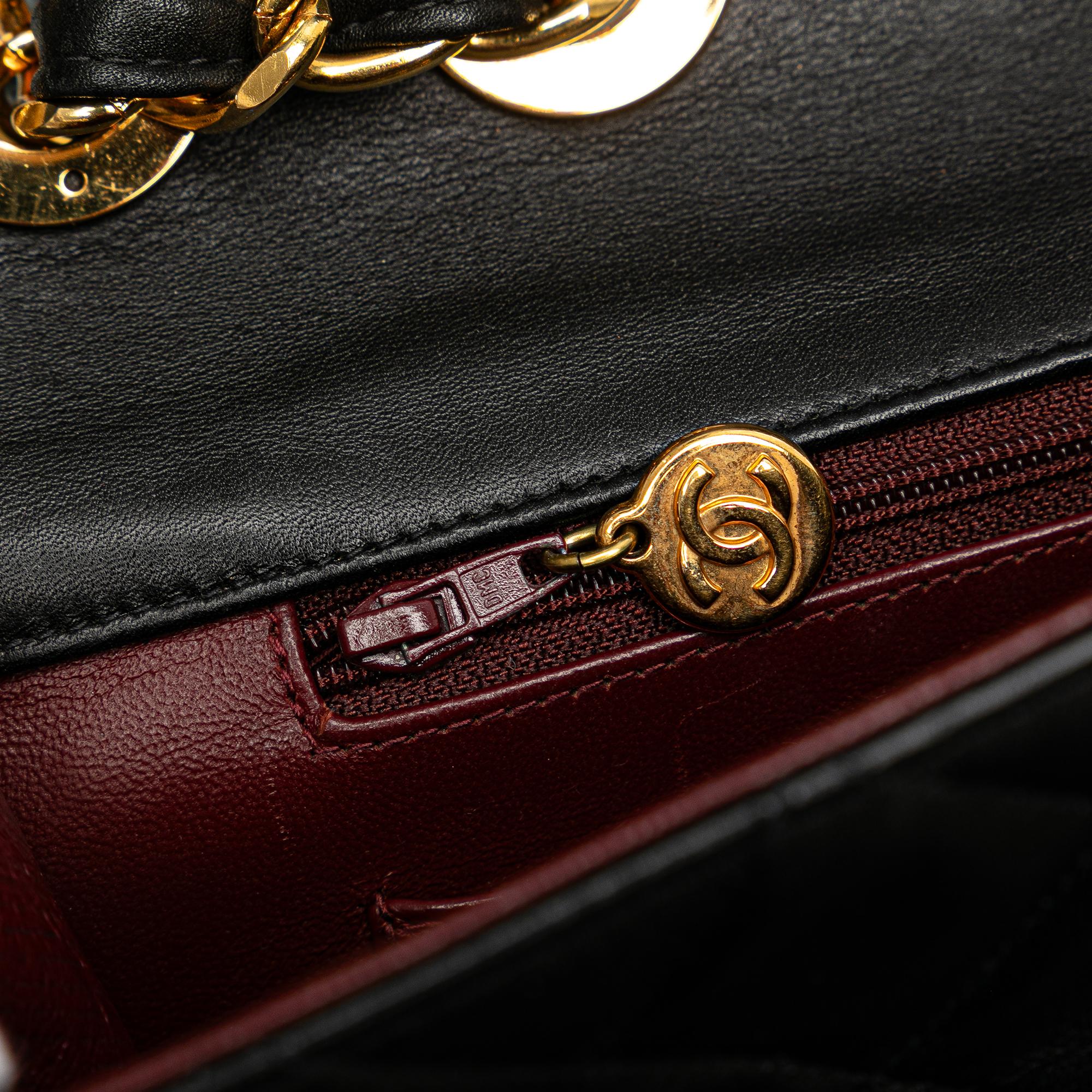 Chanel Maxi Classic Lambskin Single Flap (SHG-kQKahZ)
