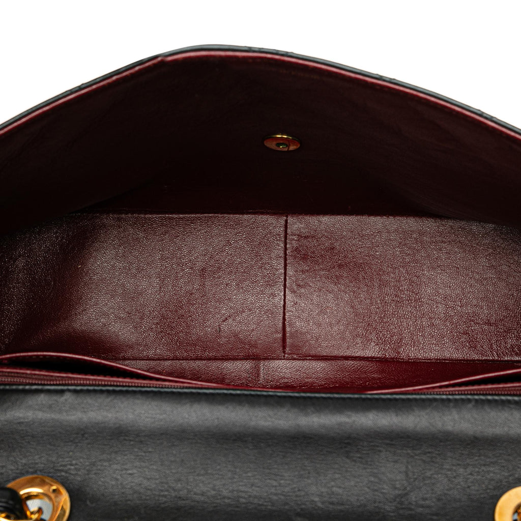 Chanel Maxi Classic Lambskin Single Flap (SHG-kQKahZ)