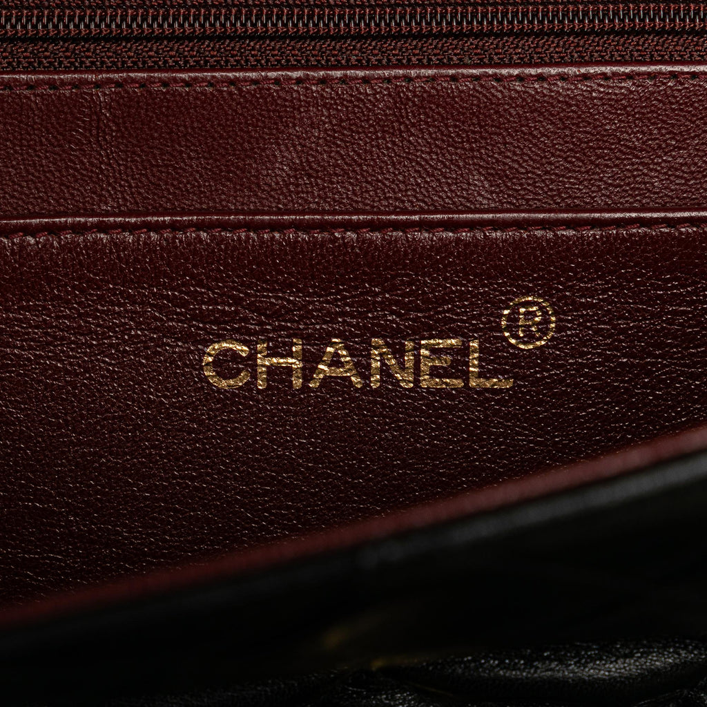 Chanel Maxi Classic Lambskin Single Flap (SHG-kQKahZ)