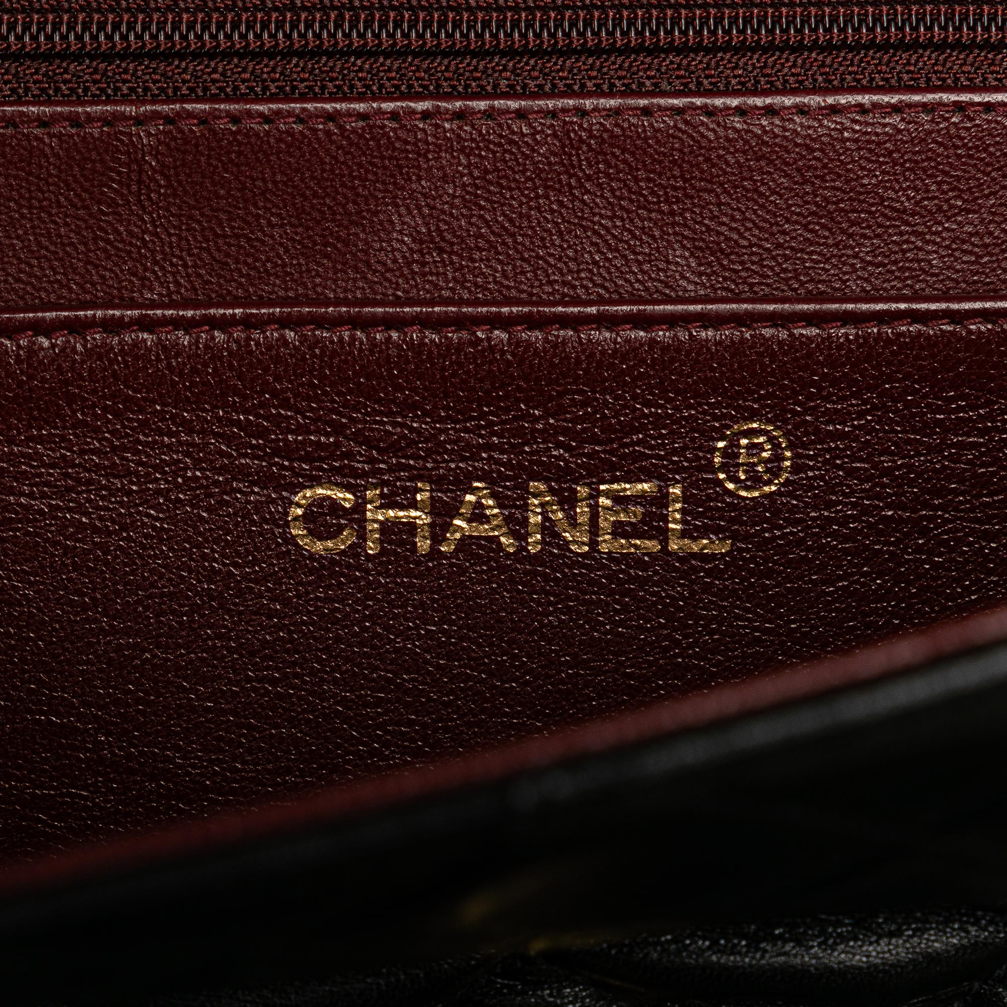 Chanel Maxi Classic Lambskin Single Flap (SHG-kQKahZ)