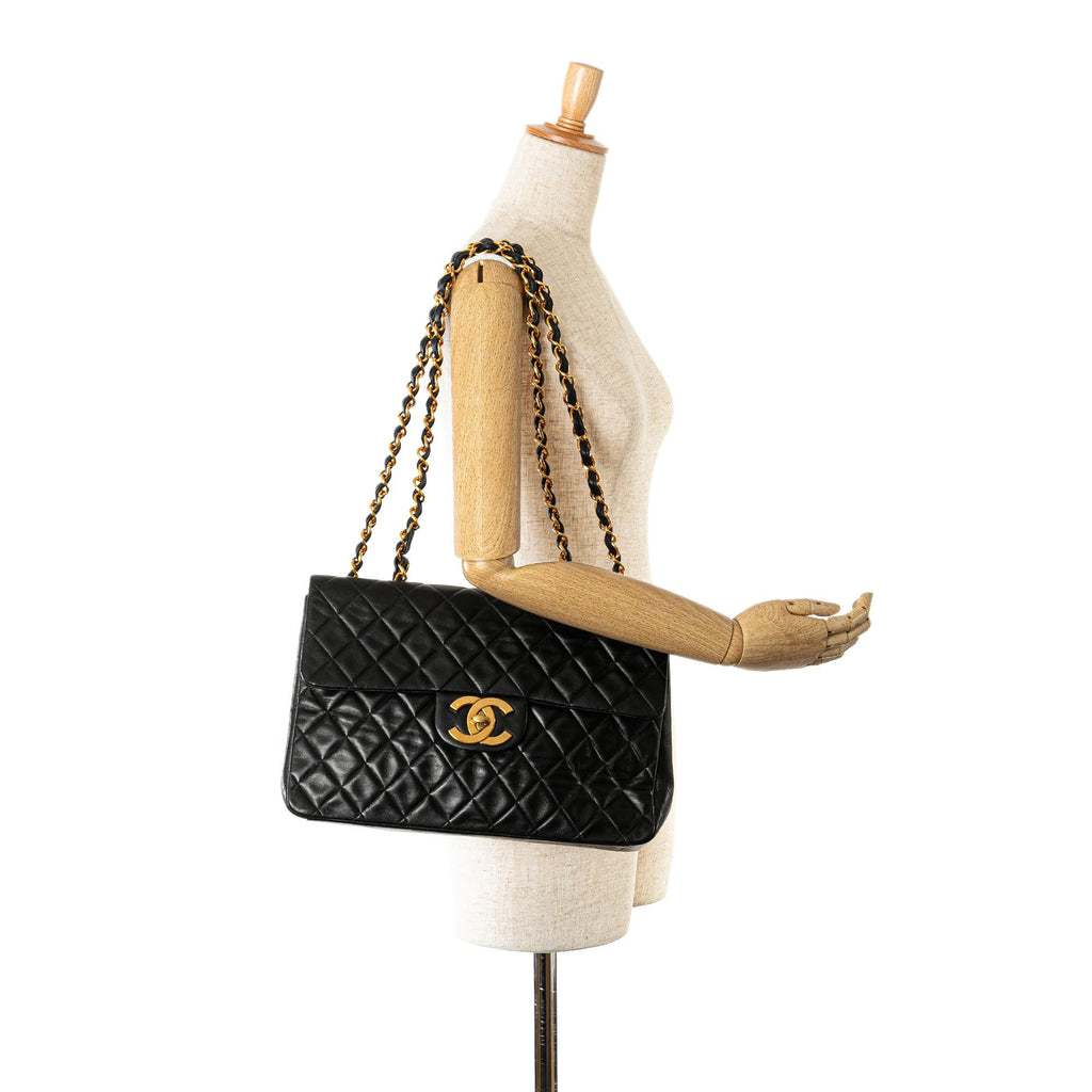 Chanel Maxi Classic Lambskin Single Flap (SHG-kQKahZ)